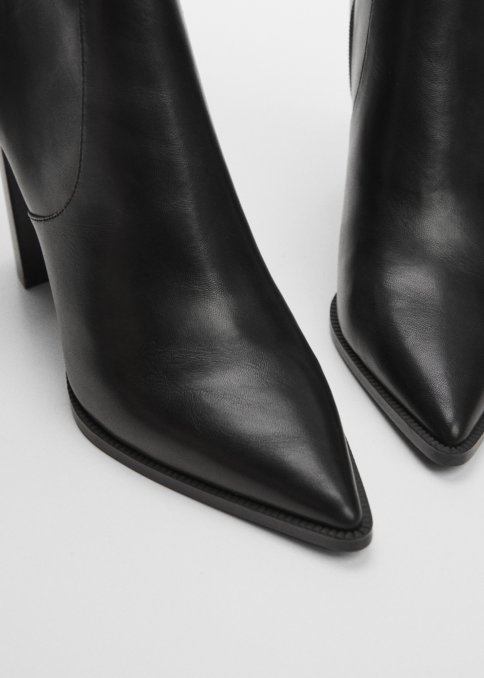 Pointed heel ankle boot - Details of the article 2