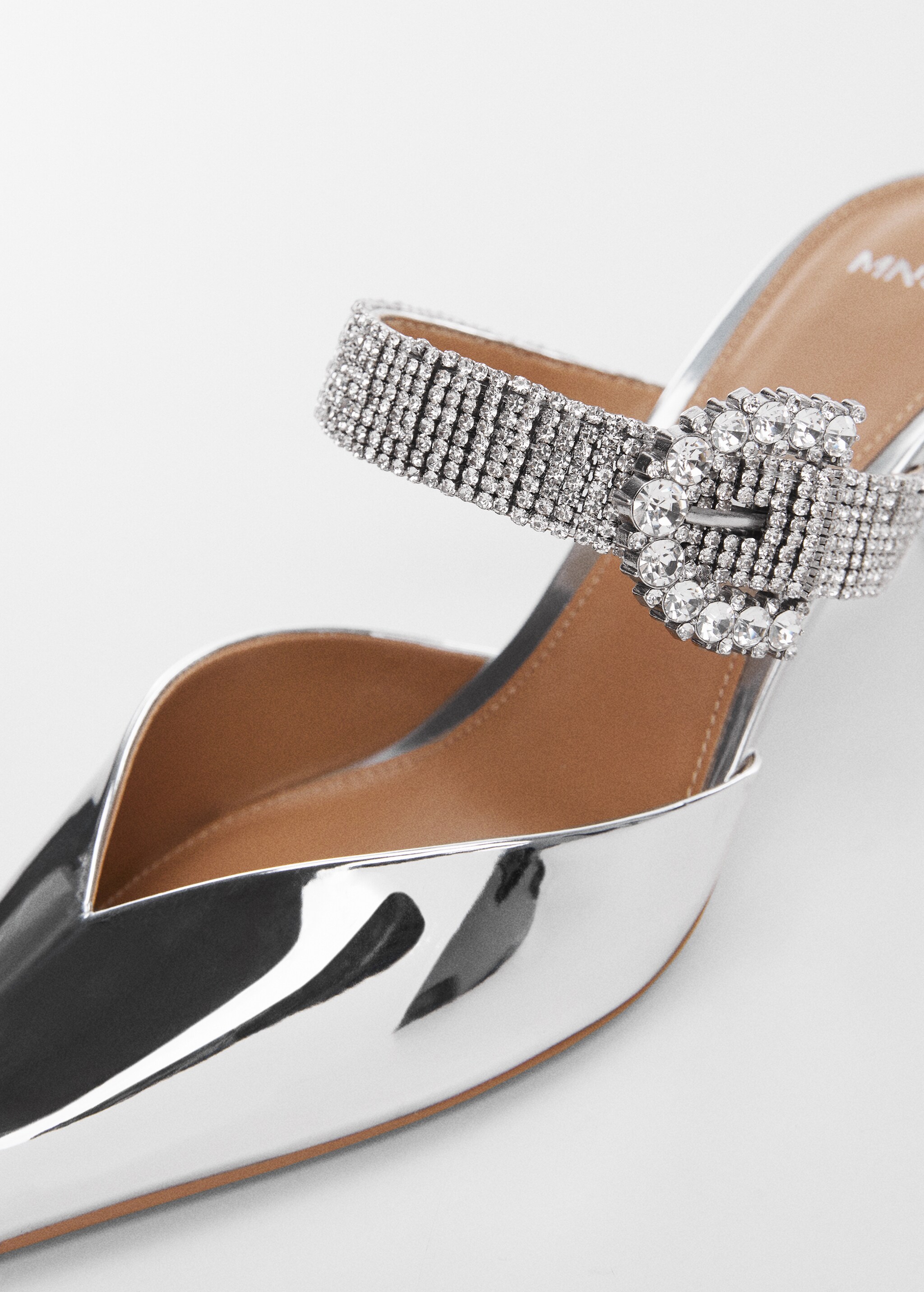 Pointed shoes with rhinestone detail - Details of the article 1