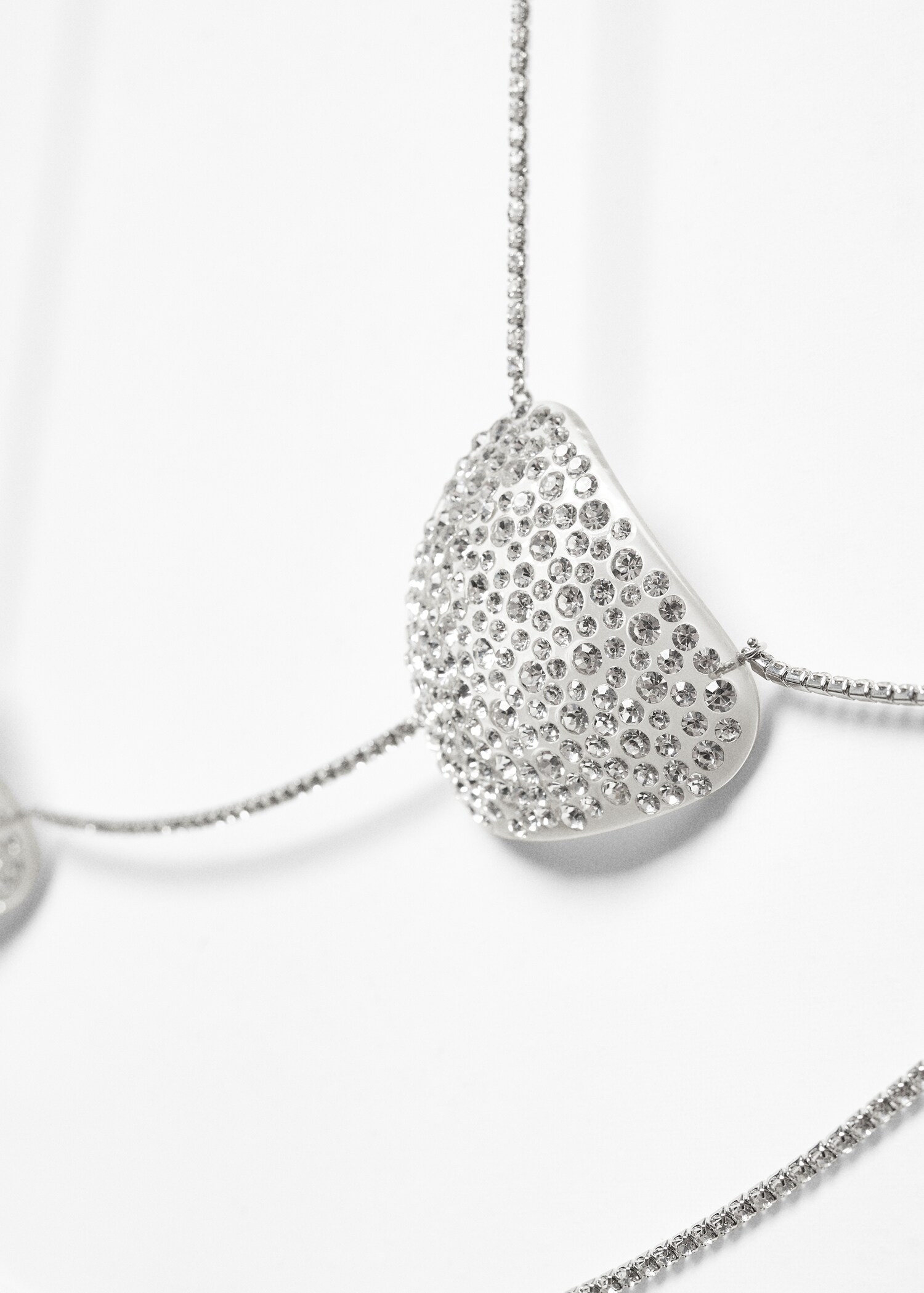 Collier corps cristaux strass - Plan moyen