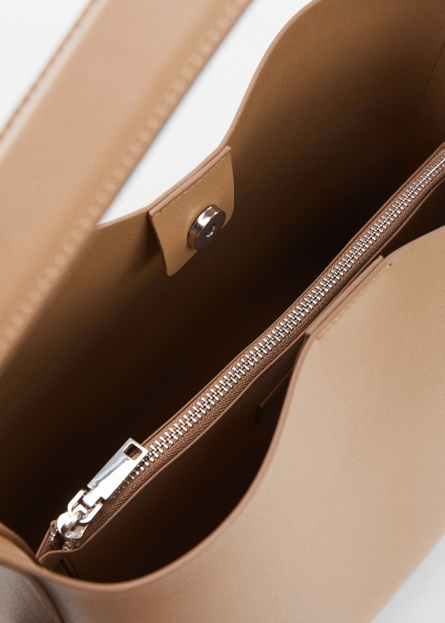 Shopper bag with buckle - Details of the article 1