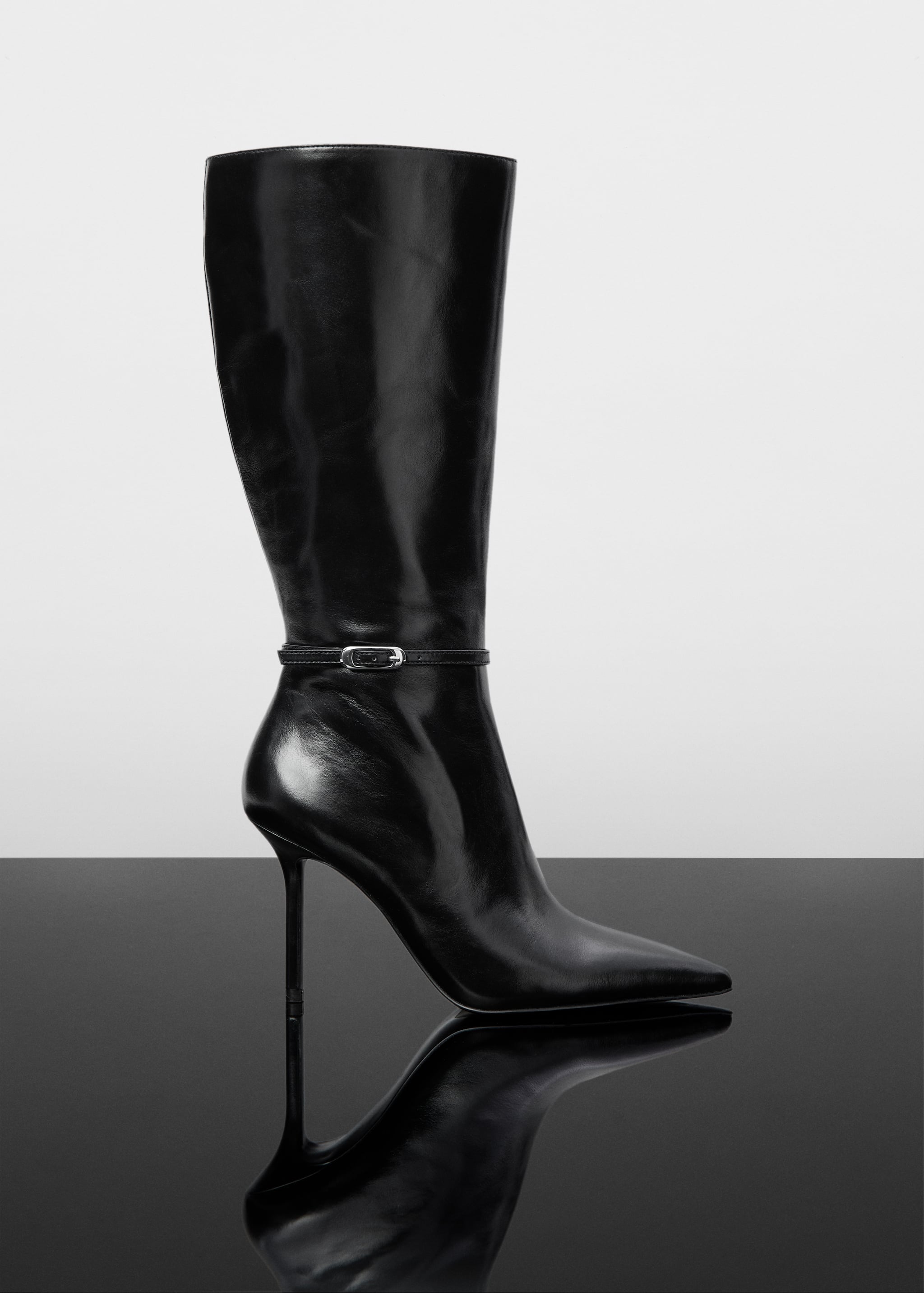 Heel leather boot - Article without model