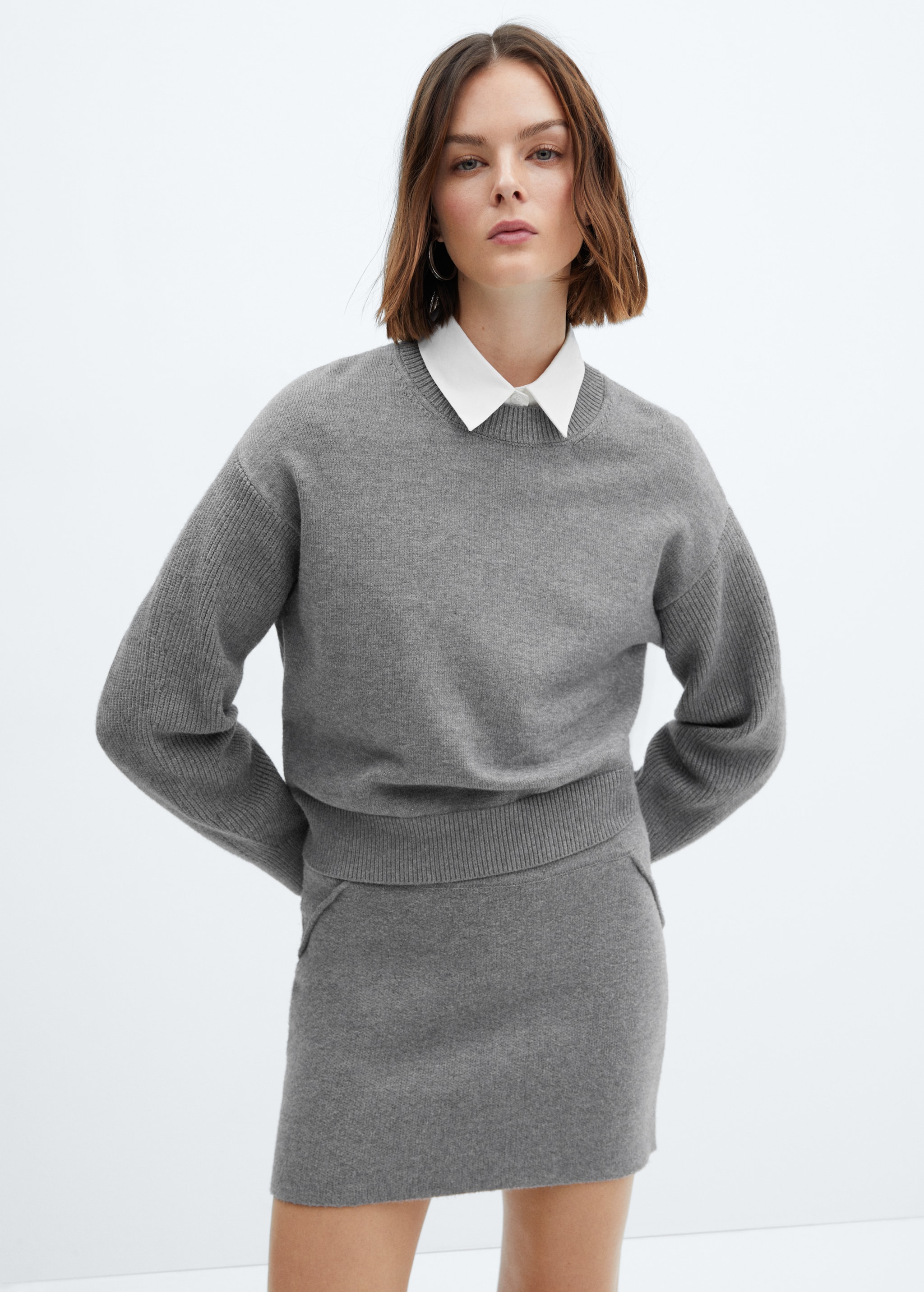 Round-neck knitted sweater  - Medium plane