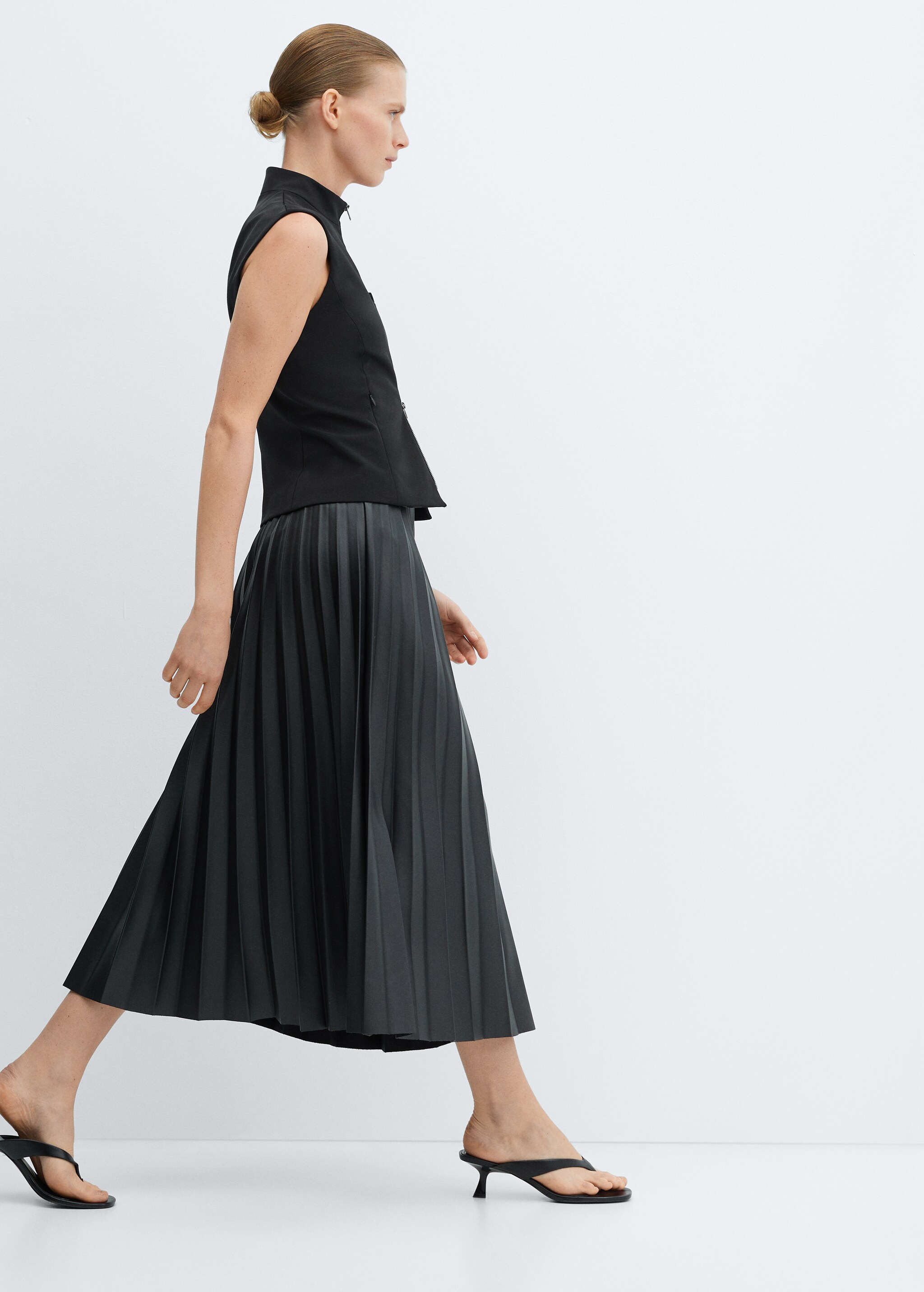 Leather-effect pleated skirt - Details of the article 2