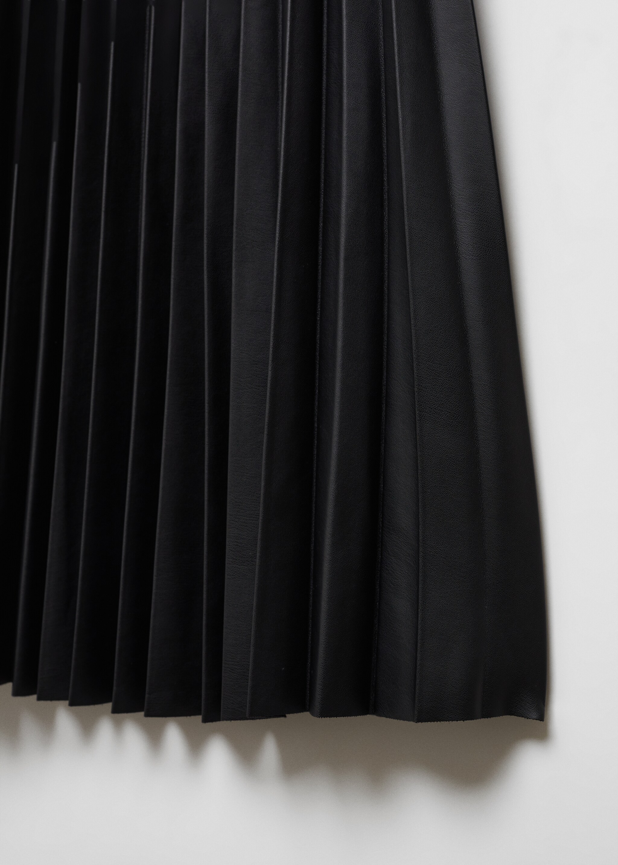 Leather-effect pleated skirt - Details of the article 8