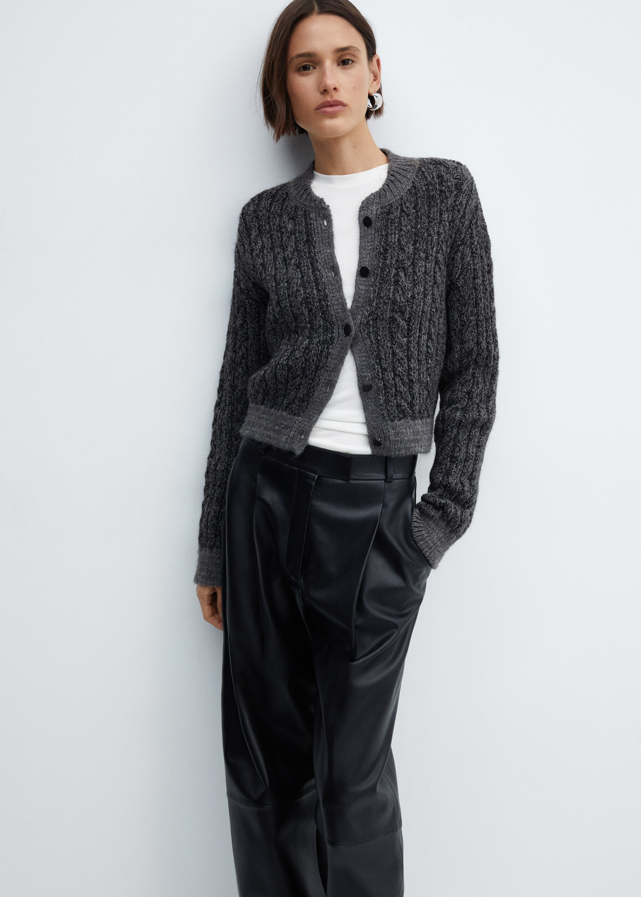 Button knit cardigan - Details of the article 2
