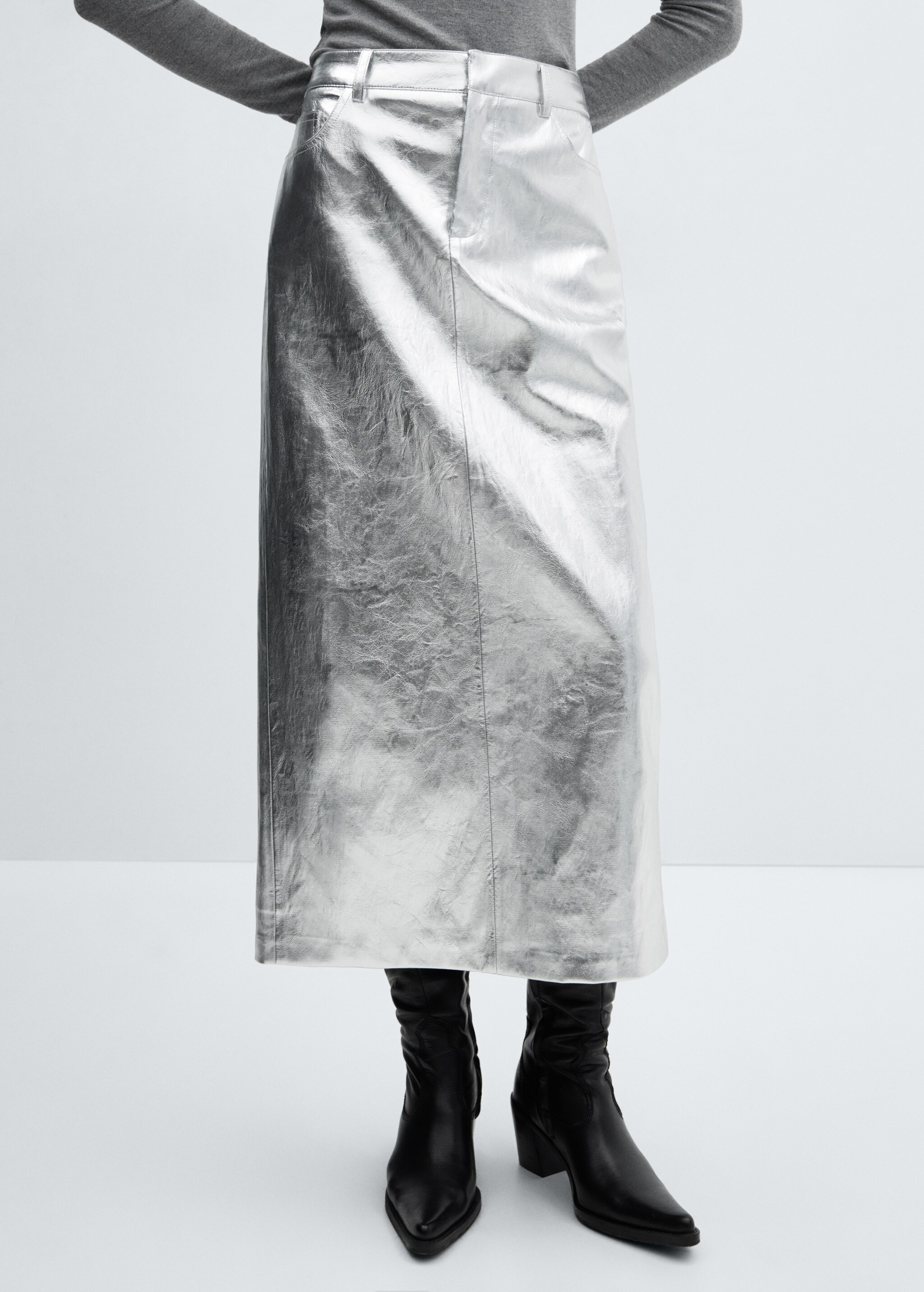 Металлизированная миди-юбка - Средний план