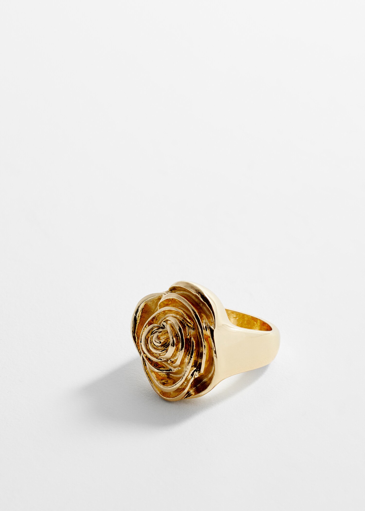 Bague fleur relief - Plan moyen