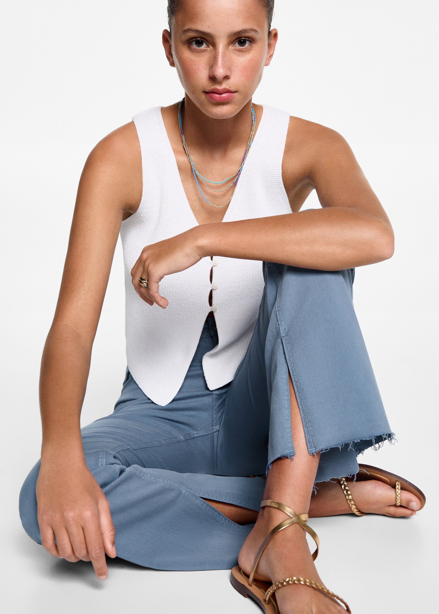 Flared jeans with opening - Details of the article 2