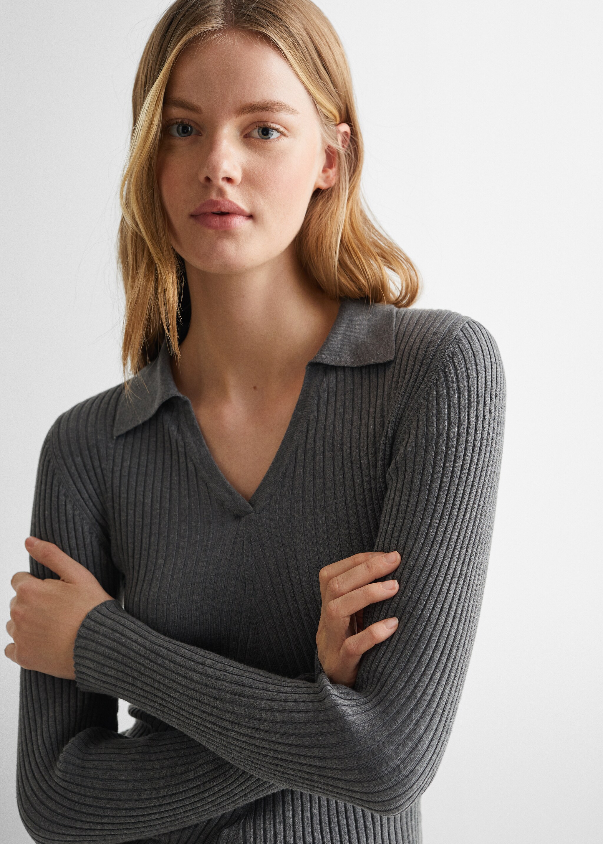 Gerippter Pullover mit Poloshirt-Kragen - Detail des Artikels 1