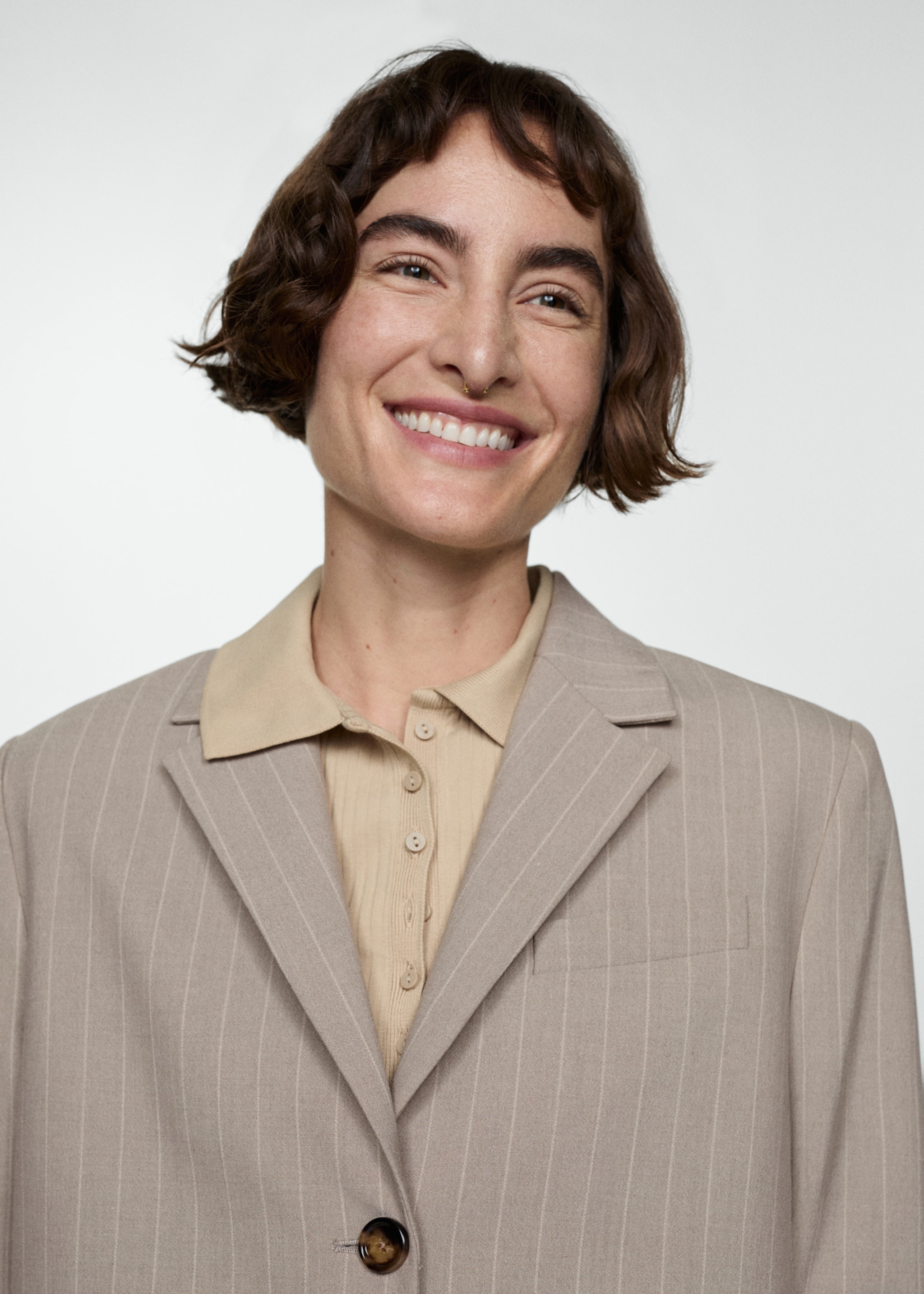 Veste crop fines rayures - Détail de l'article 2, Beige. Ref: 67054045-00.