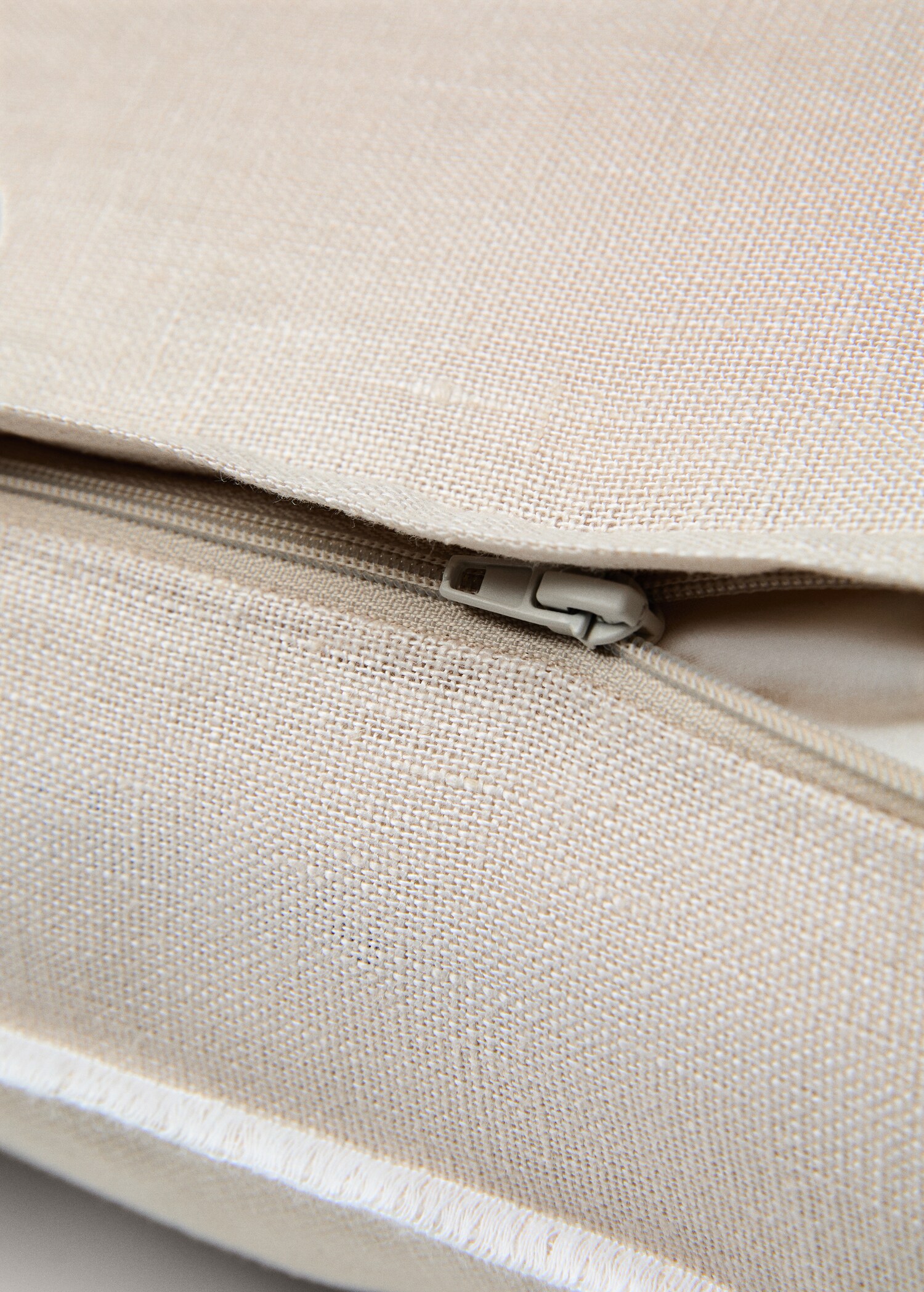 Linen cushion cover with trim 45x45cm - Details of the article 3