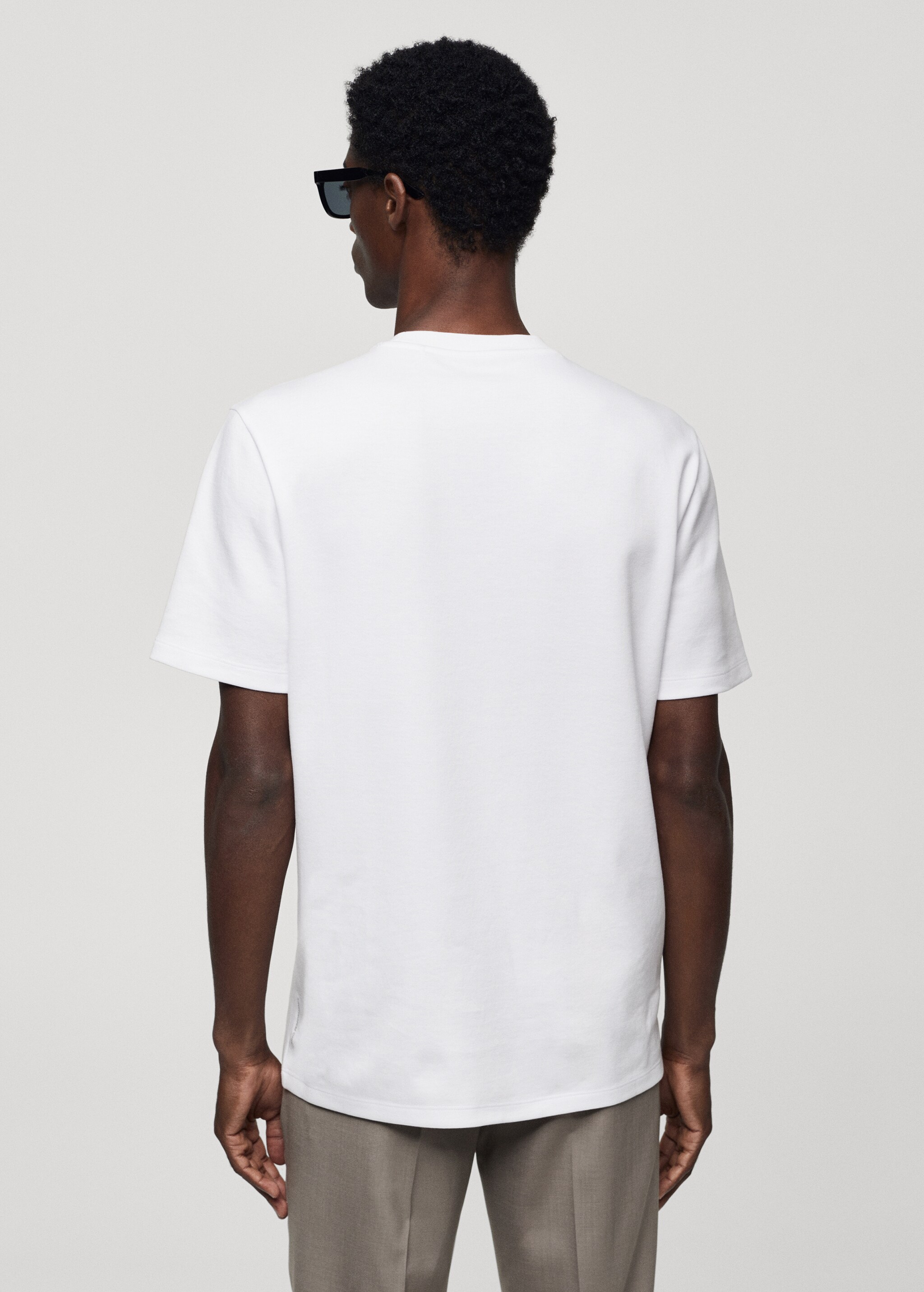 Breathable cotton t-shirt - Reverse of the article