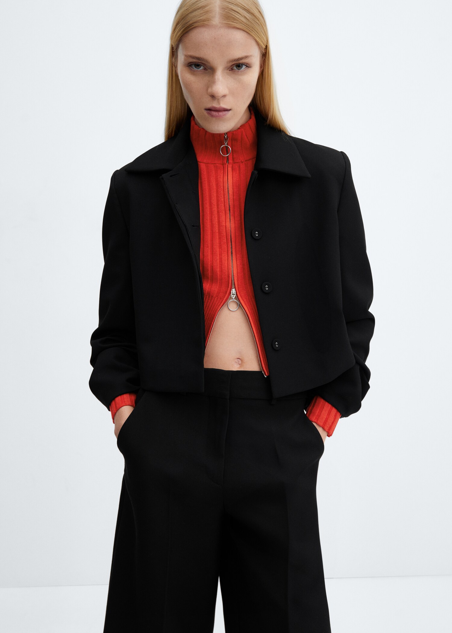 Chaqueta crop traje - Plano medio