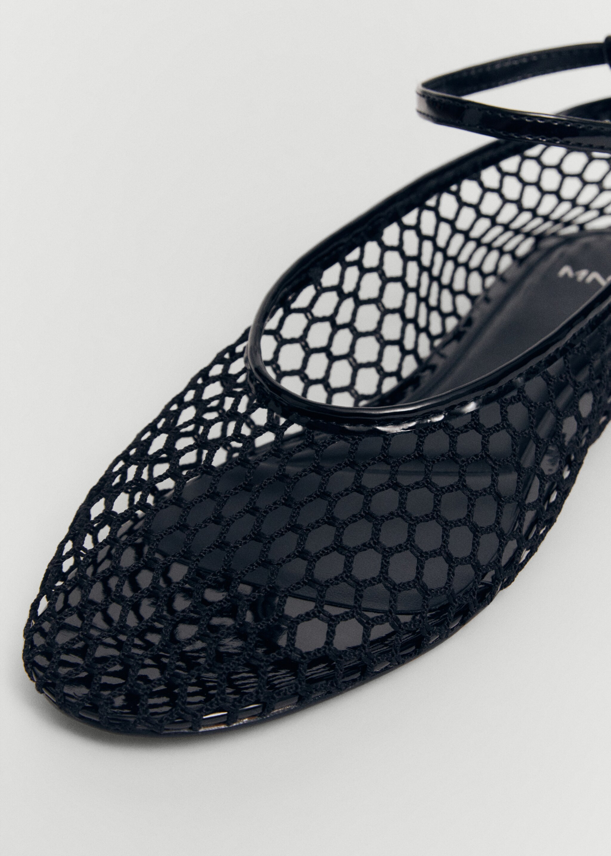 Ballet flats with mesh bracelet - Details of the article 2, Black. Ref: 67054467-00.