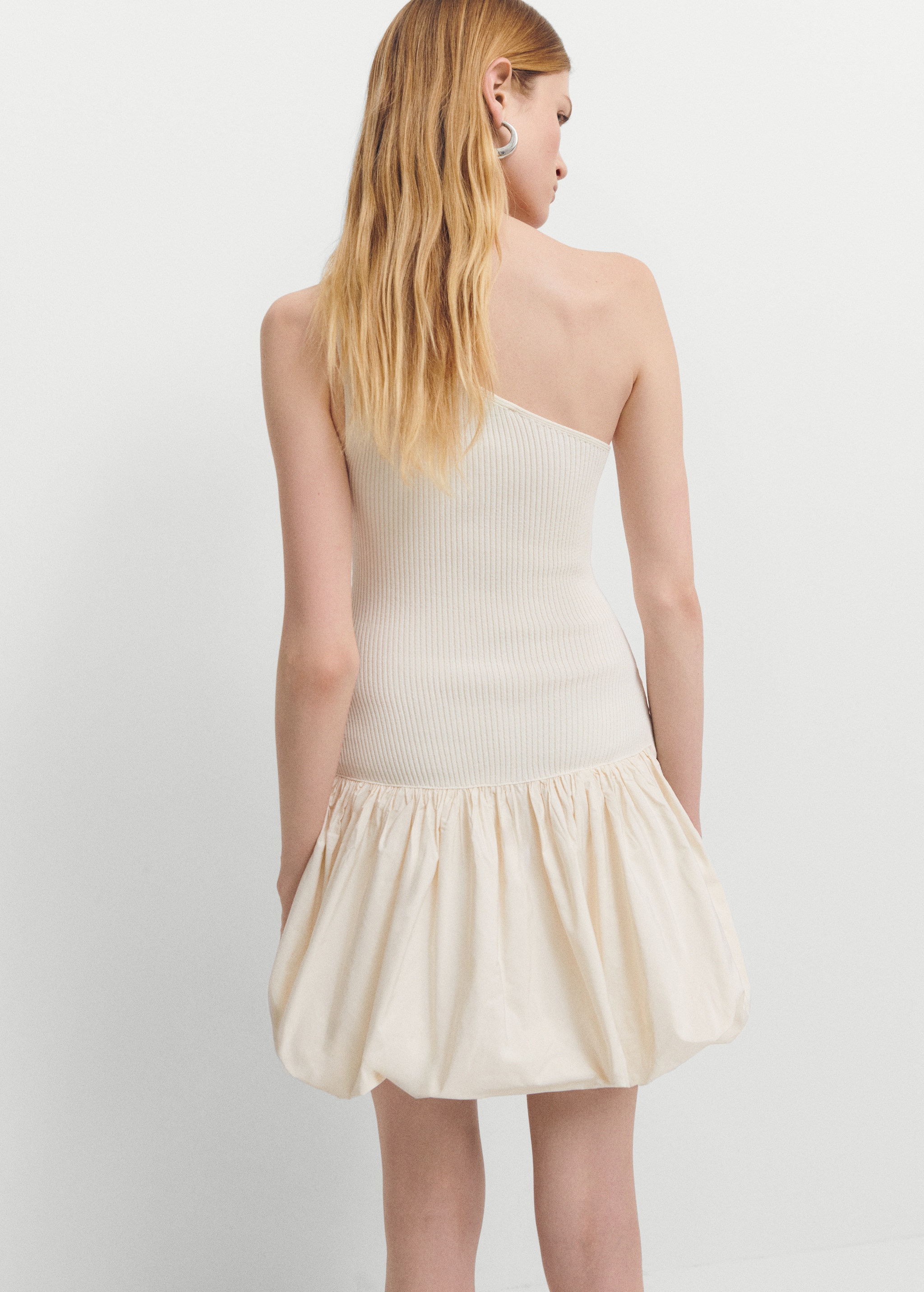 Короткое платье с юбкой-фонариком - Обратная сторона изделия