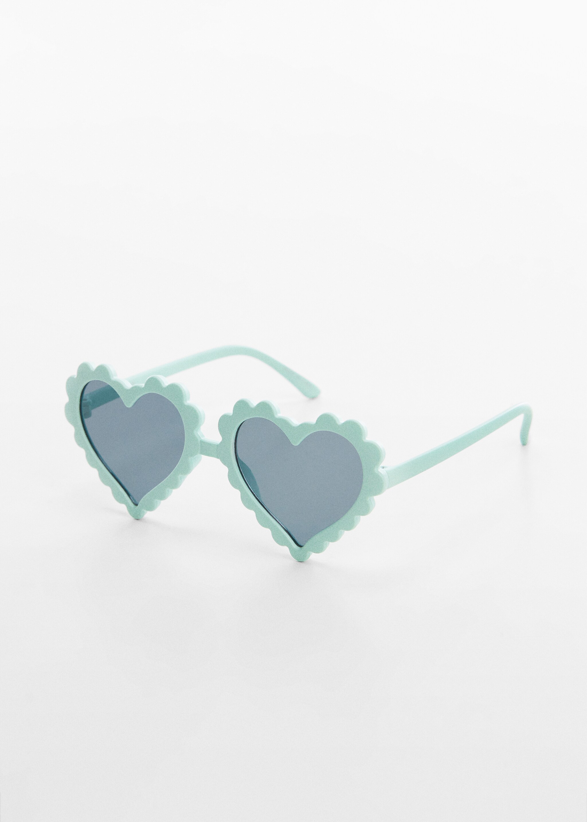 Gafas de sol corazón - Plano medio