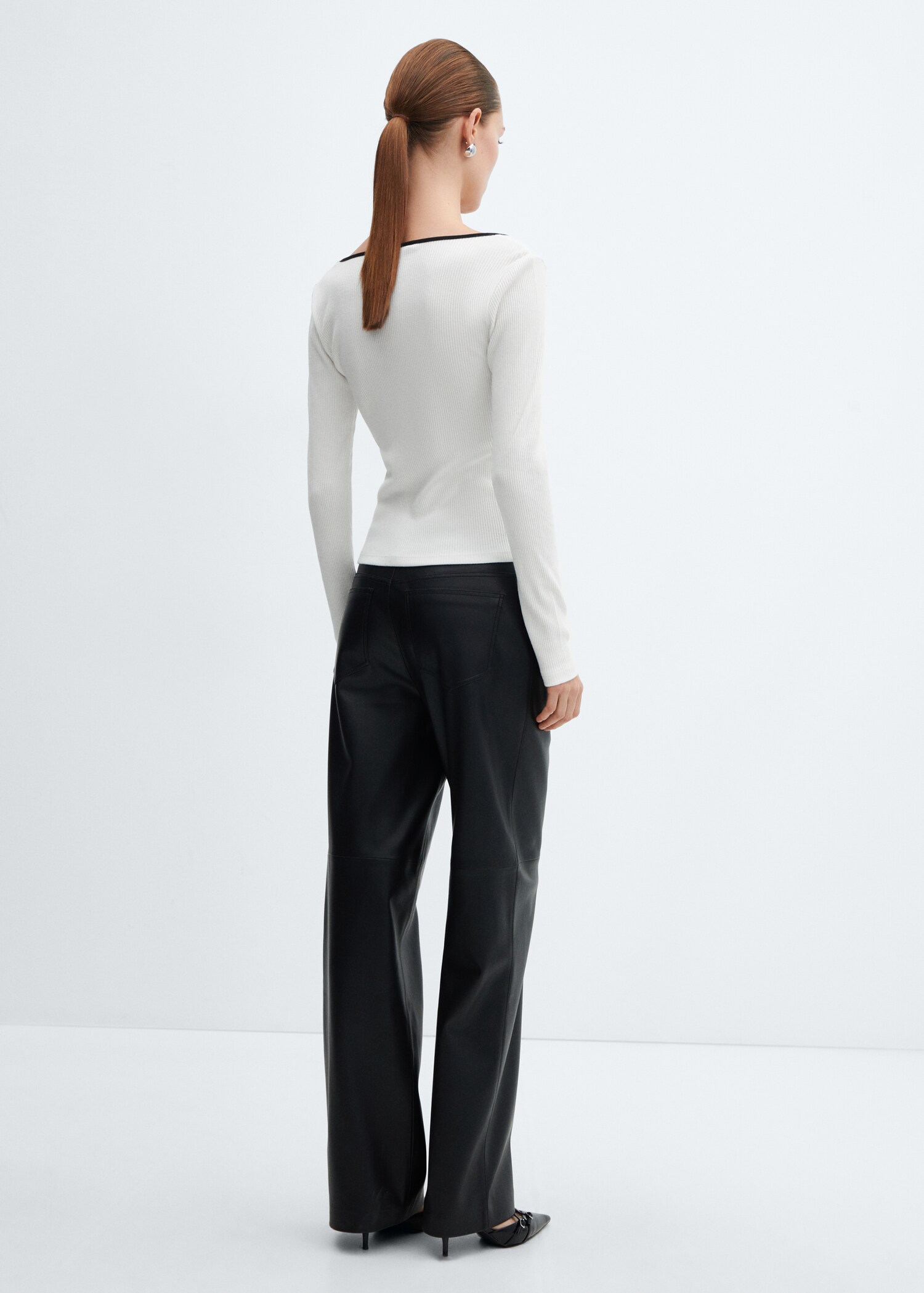 Ribbed Squared neckline t-shirt - Reverse of the article