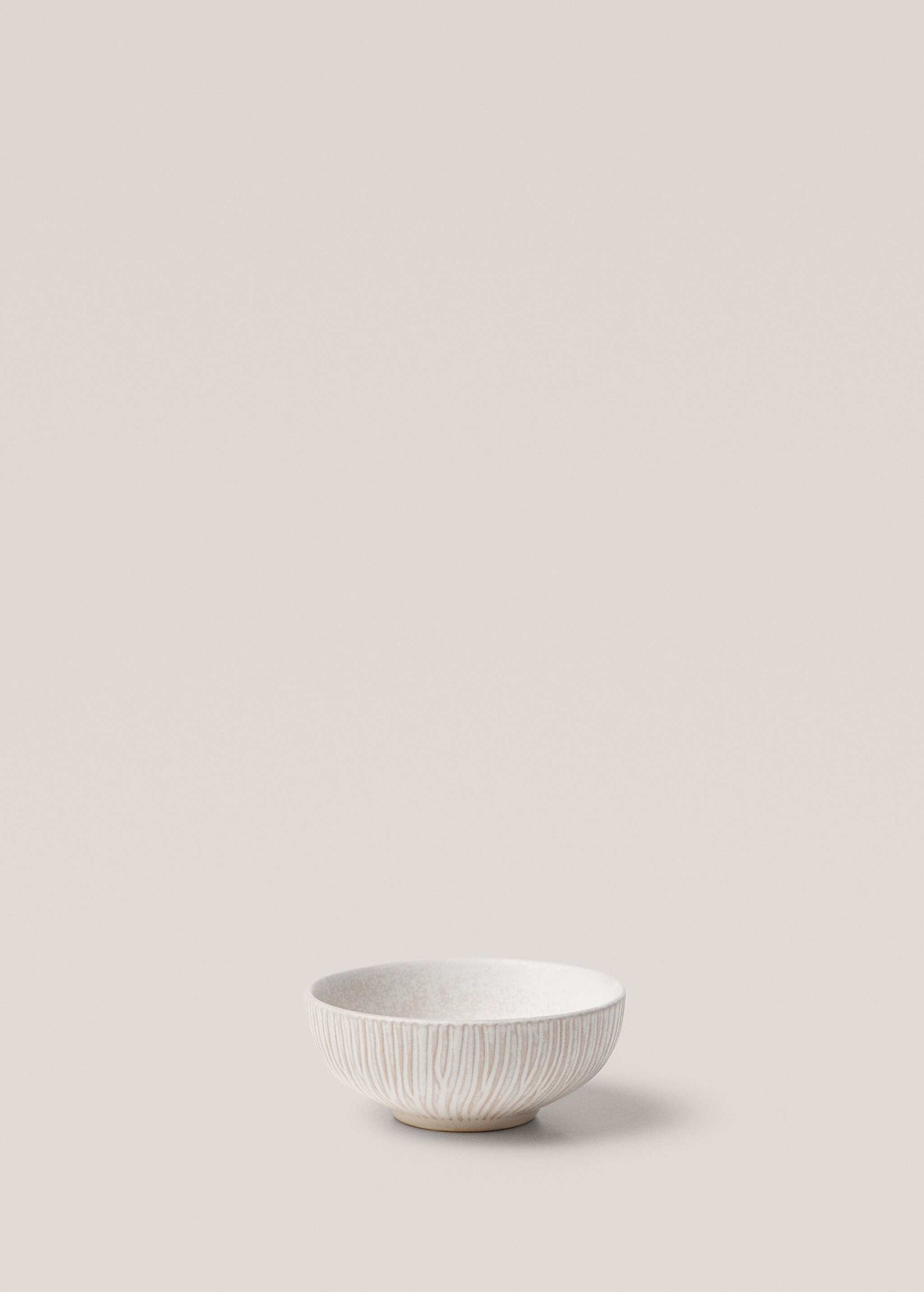 Stoneware bowl with relief lines - Article without model