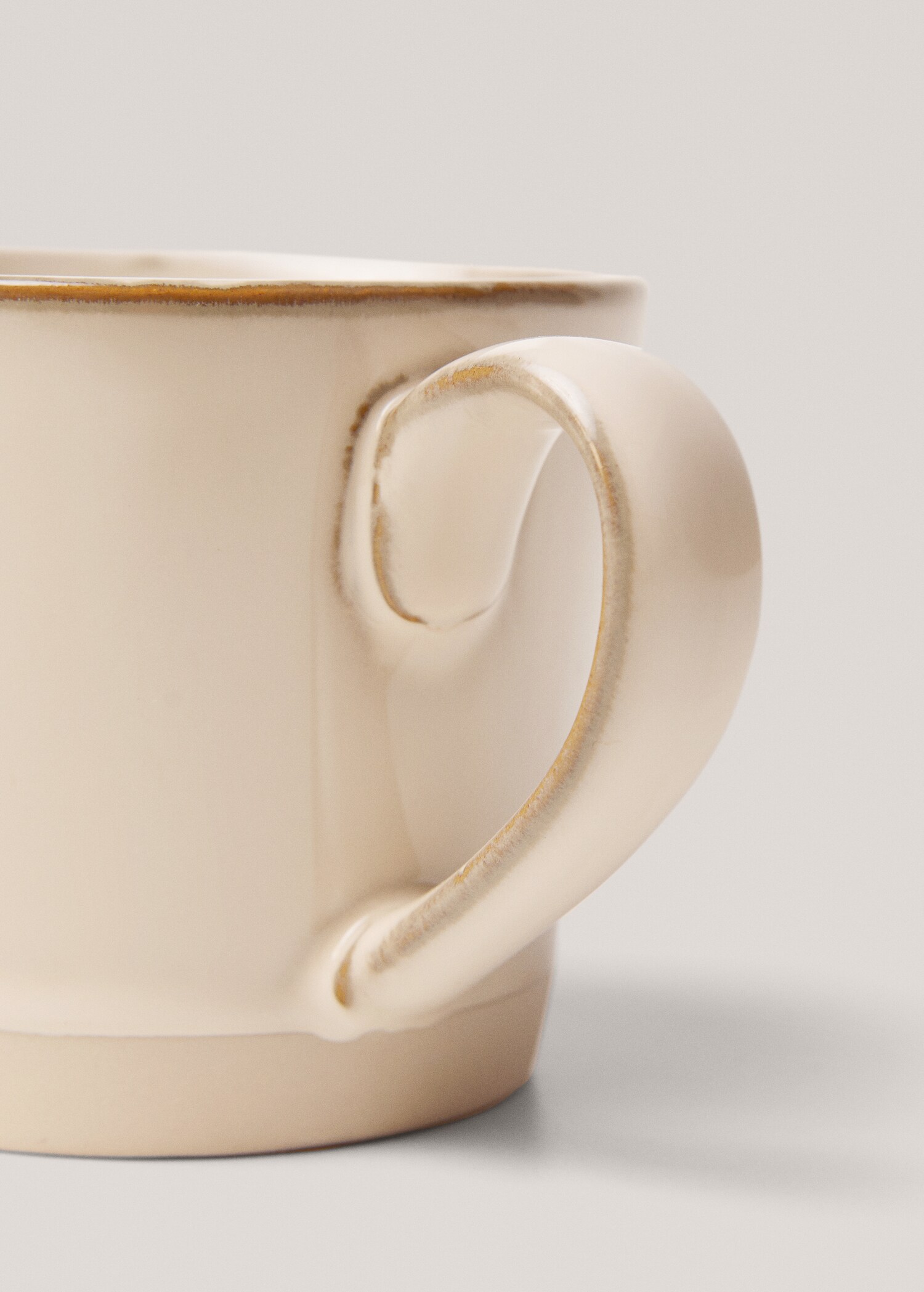 Stoneware jug with rim - Details of the article 1
