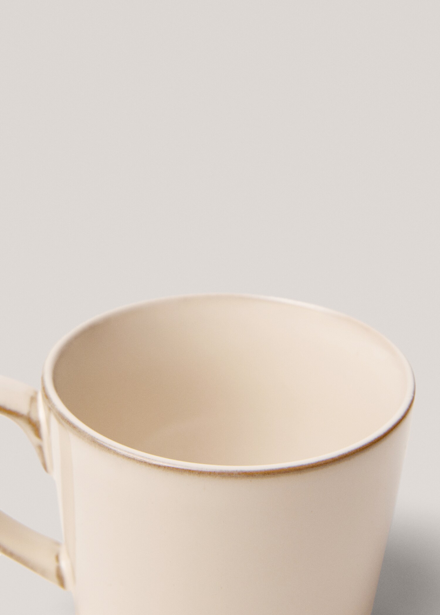 Stoneware jug with rim - Details of the article 2