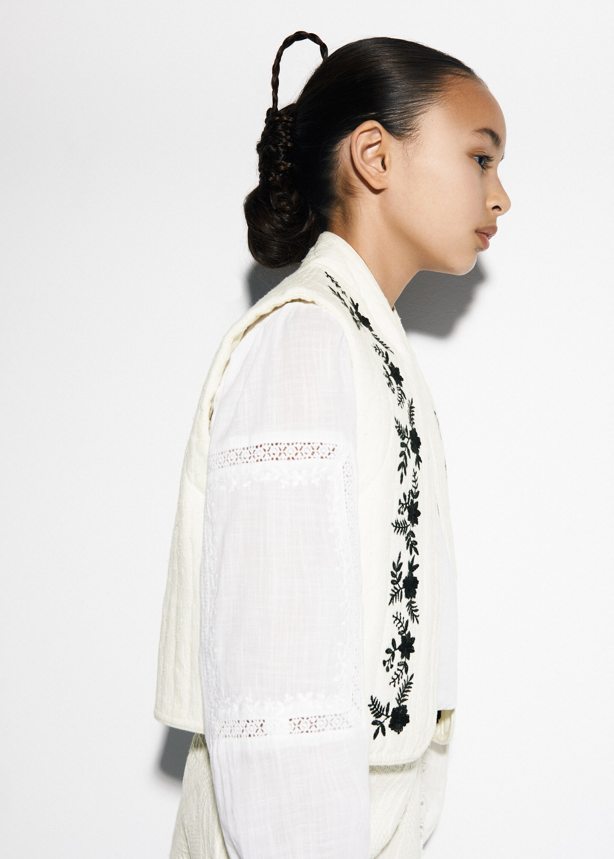 Flower embroidered vest - Details of the article 1