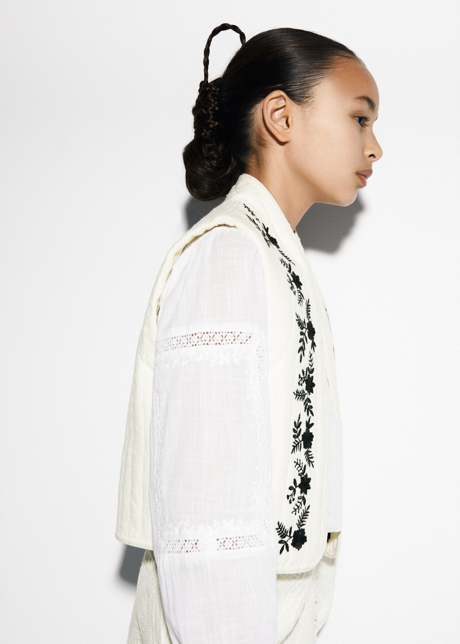 Floral-embroidered waistcoat - Details of the article 1