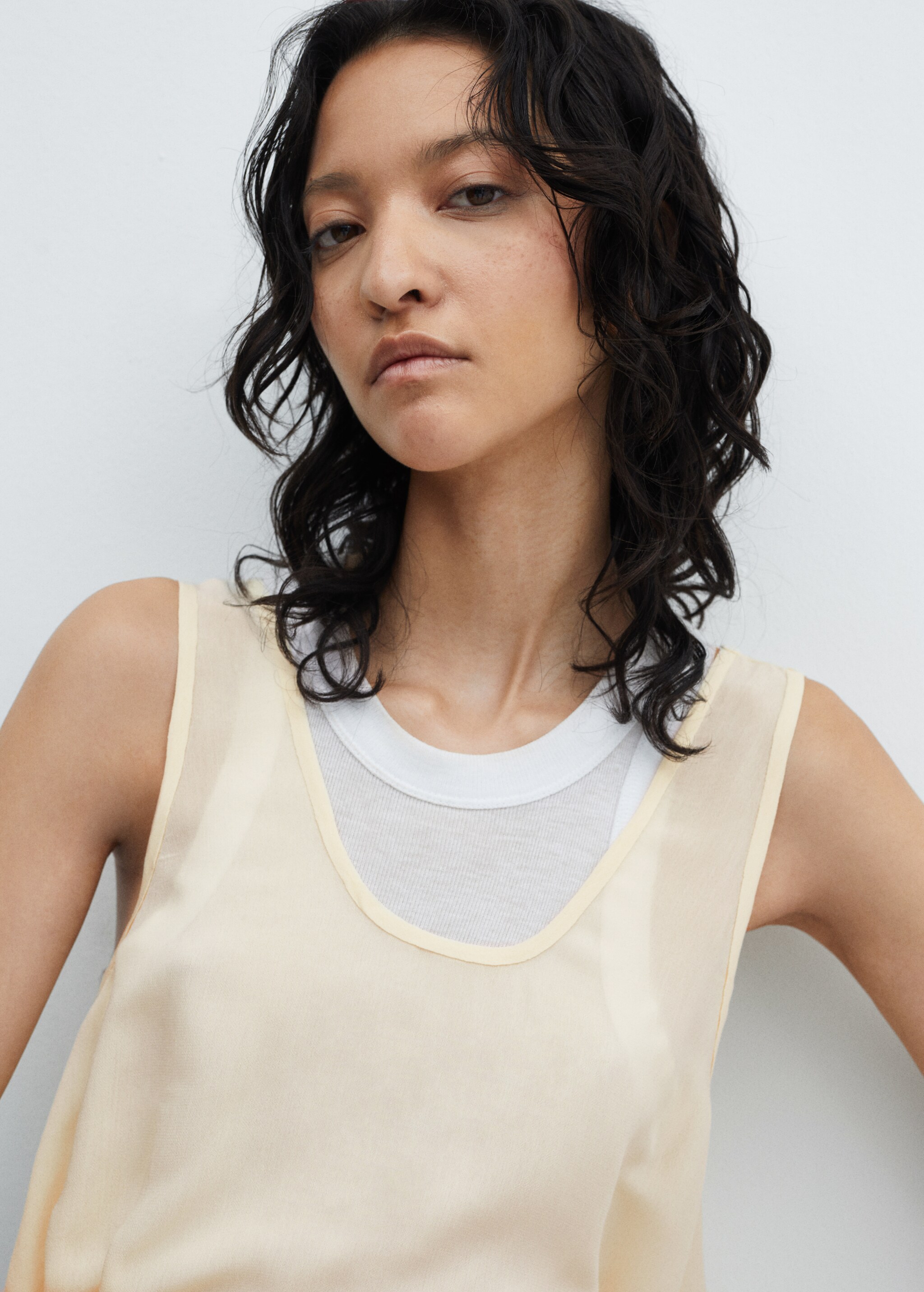 Semitransparent top with side pleats - Details of the article 1