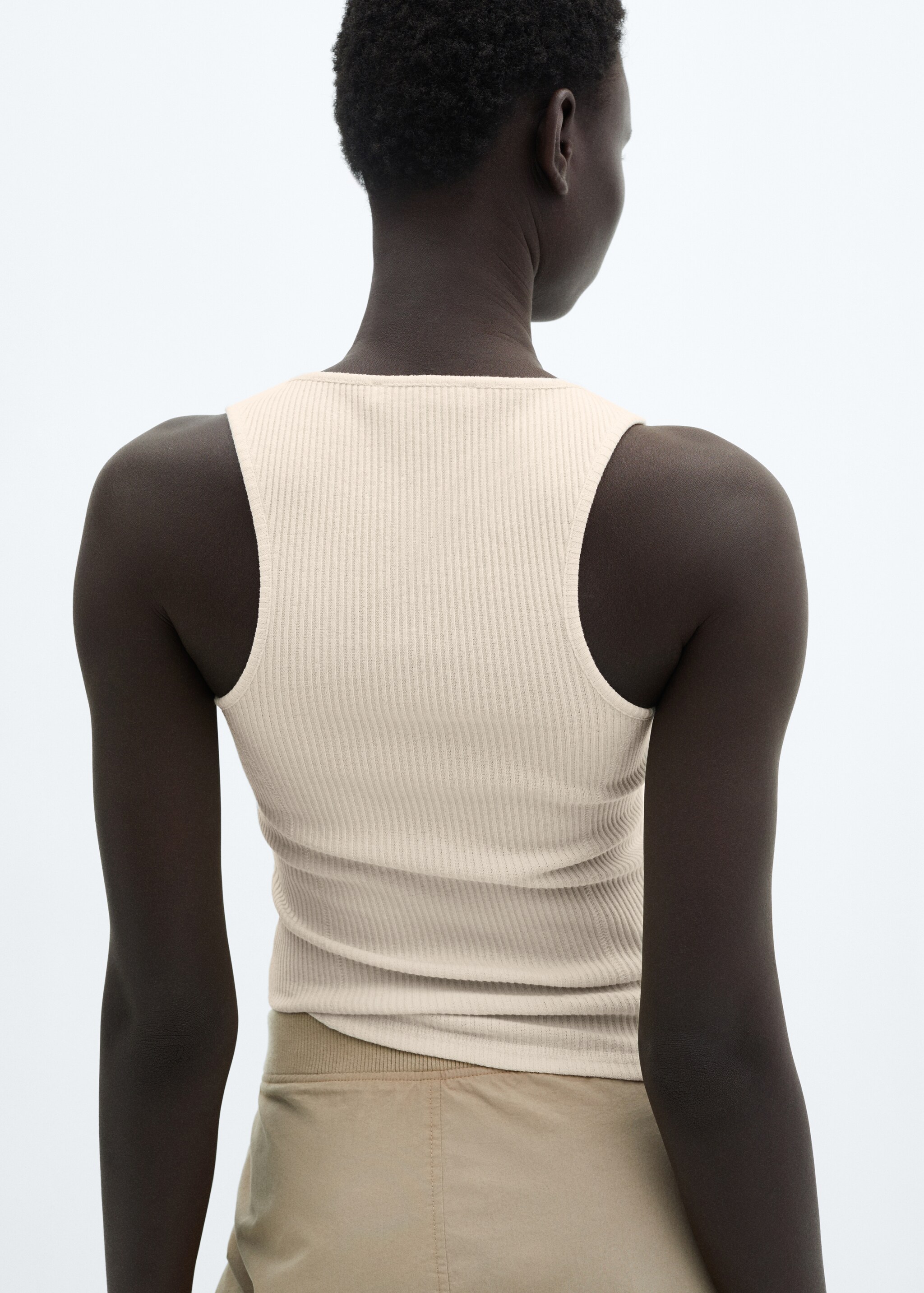 Buttoned ribbed top - Reverse of the article