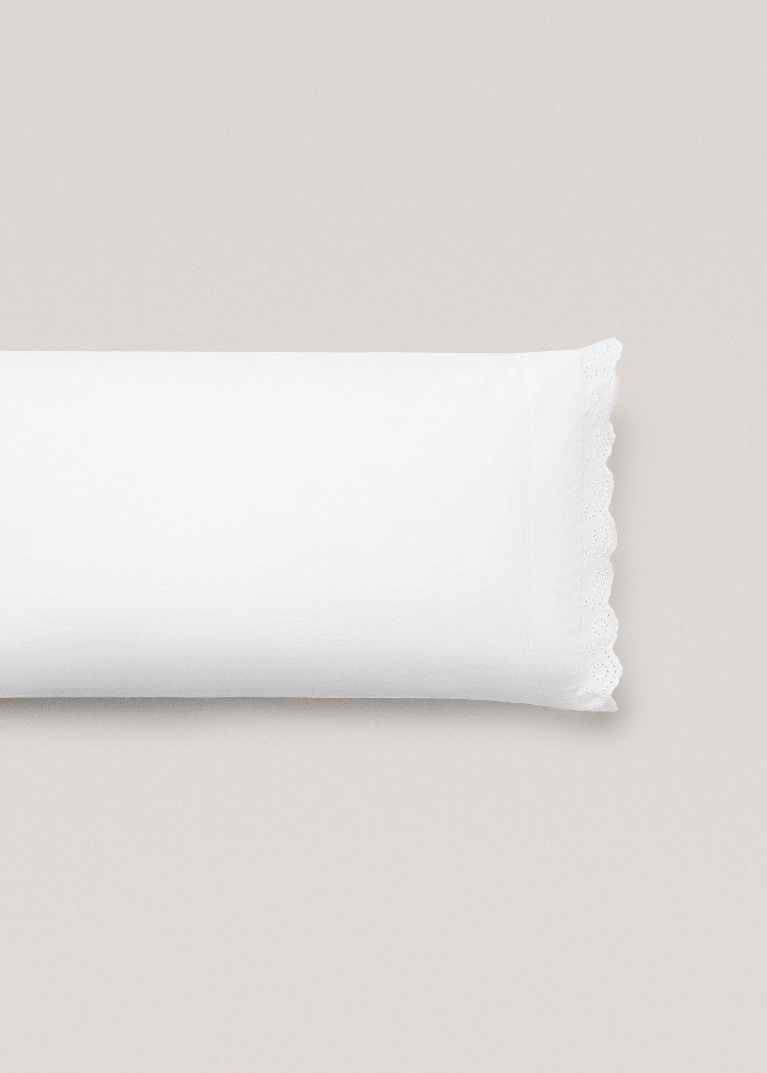 Pillowcase with embroidered flounces 45x110cm - Article without model