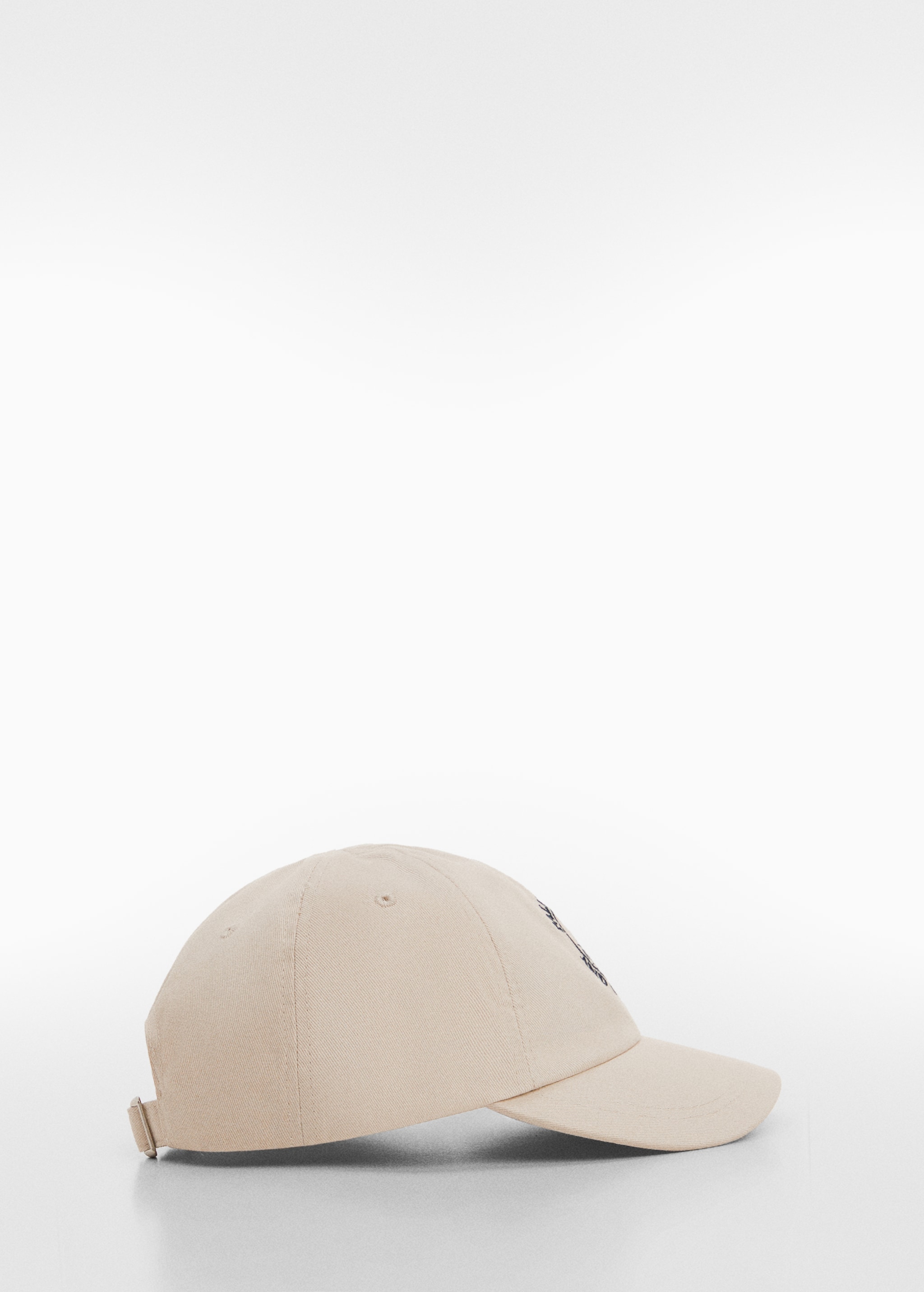 قبعة مطرزة - منتج دون نموذج
