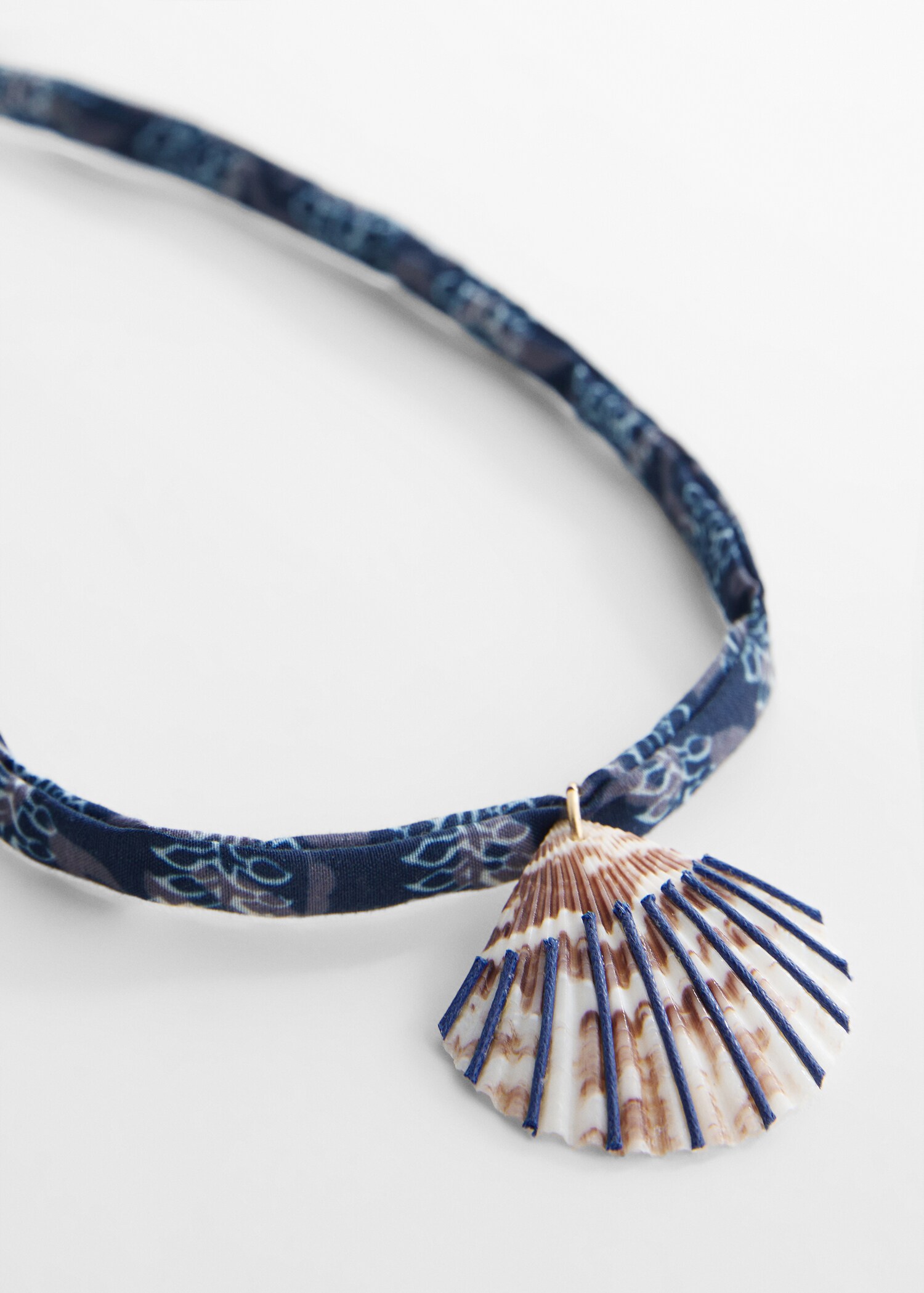 Collier coquillage - Plan moyen