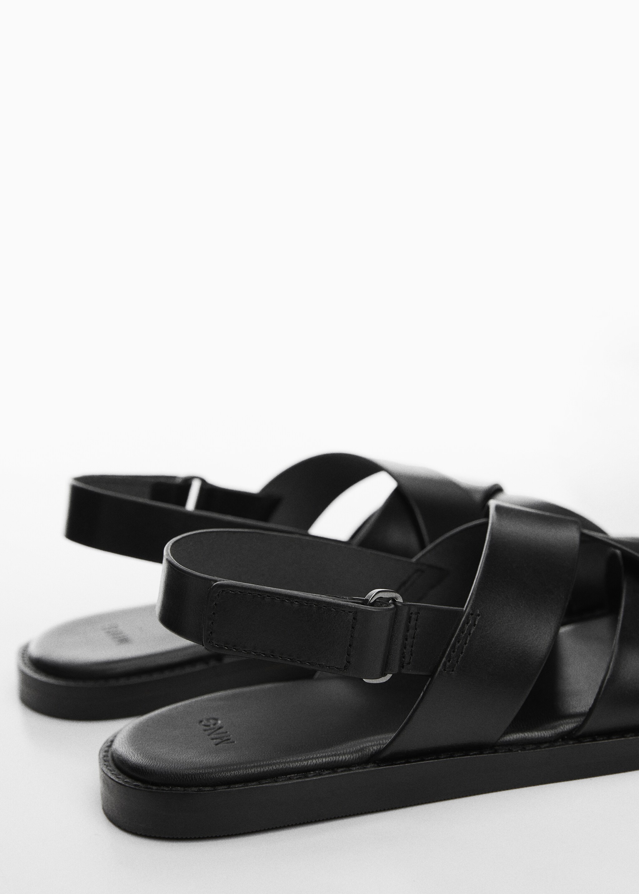 100% leather crossed strap sandal - Details of the article 1