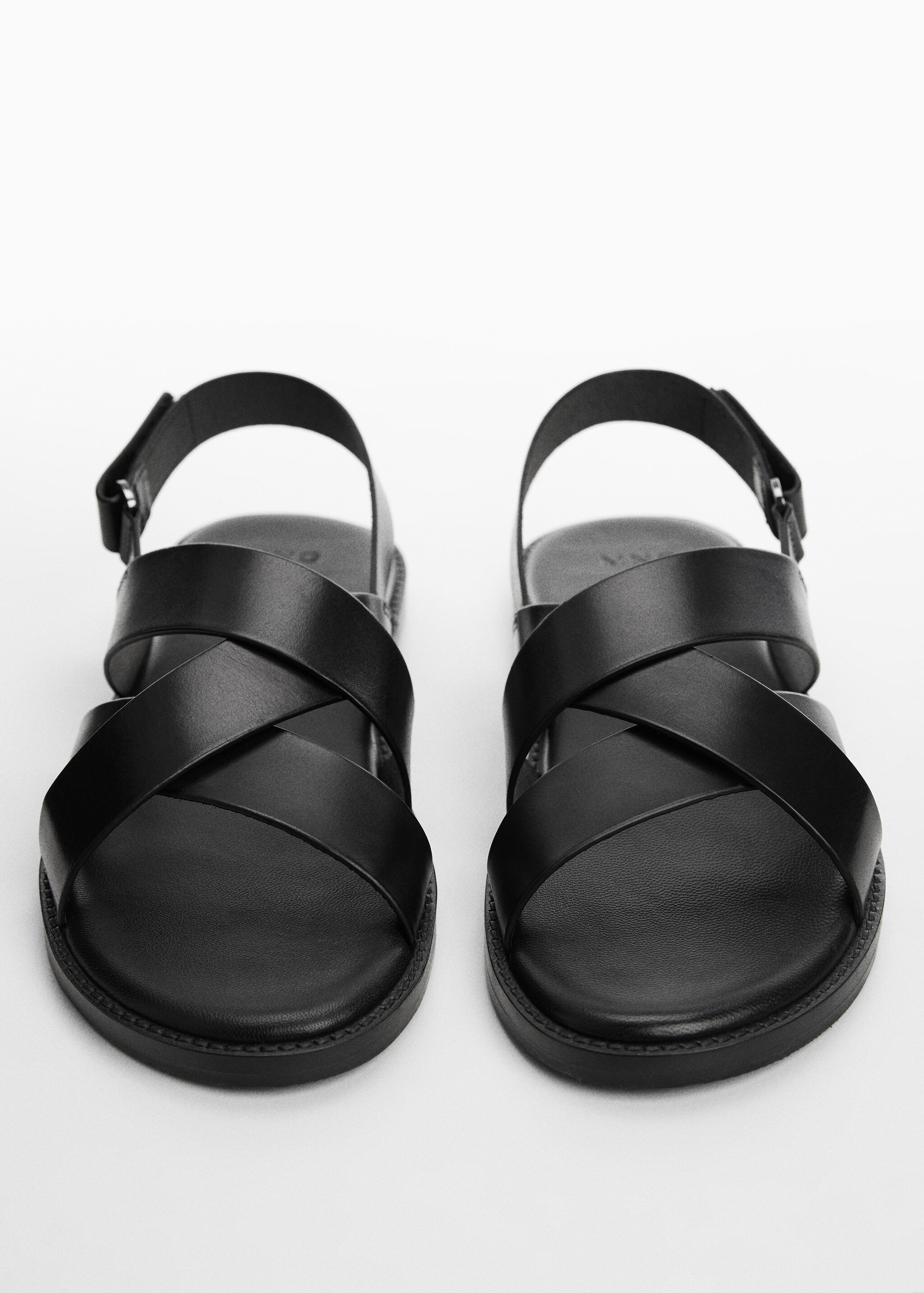 100% leather crossed strap sandal - Details of the article 2