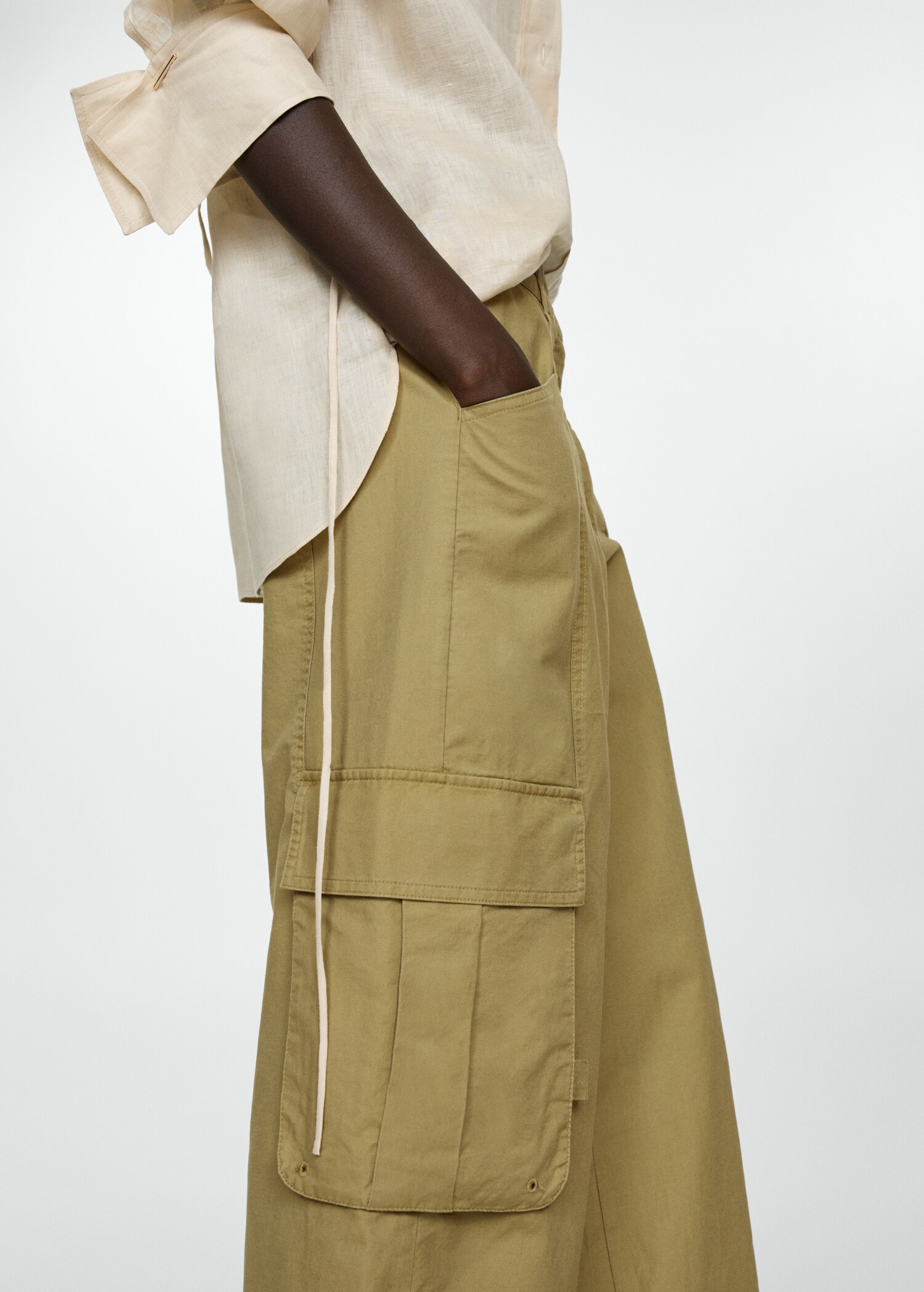 Cargo trousers with pocket - Details of the article 6