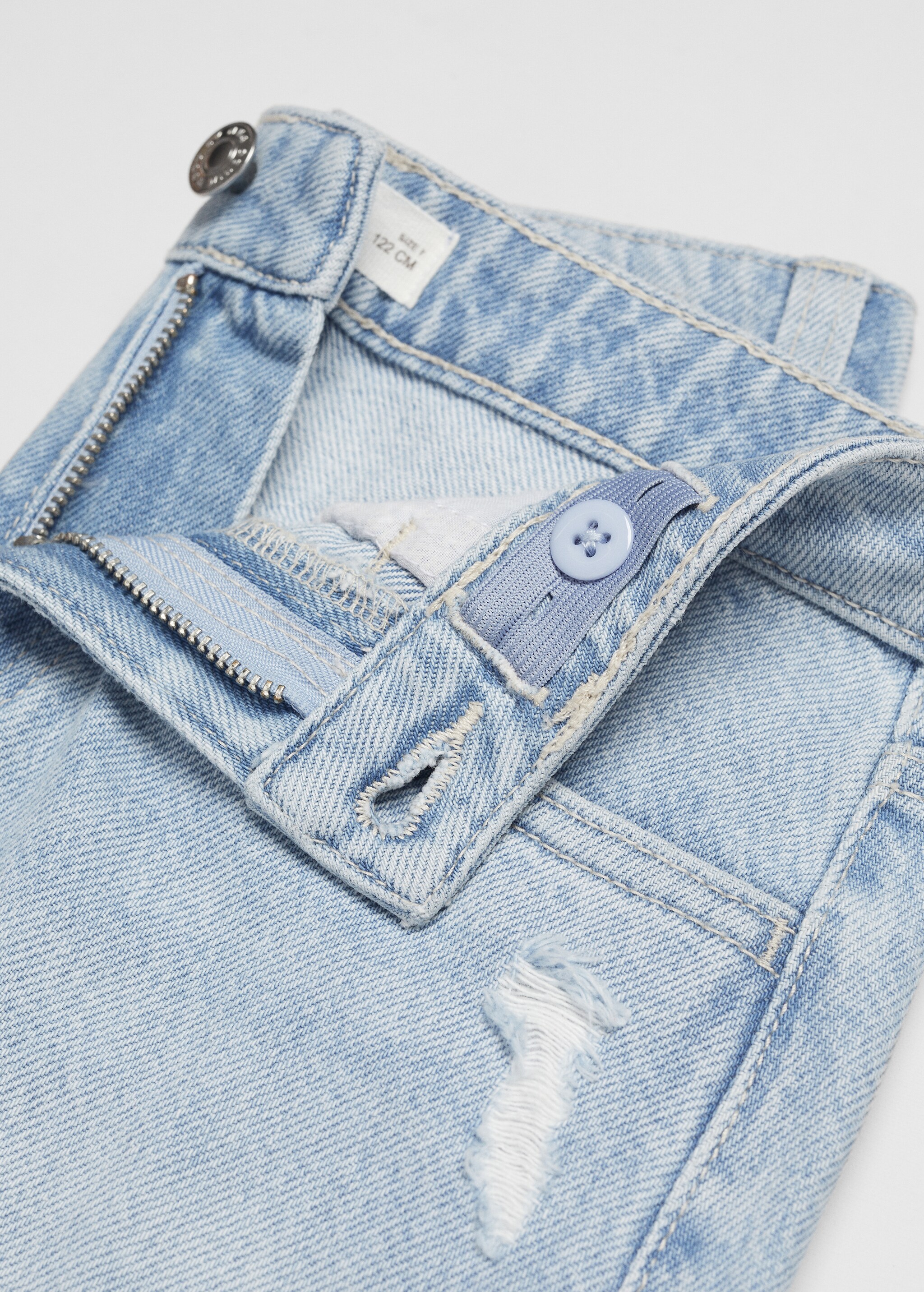 Decorative ripped denim shorts - Details of the article 8