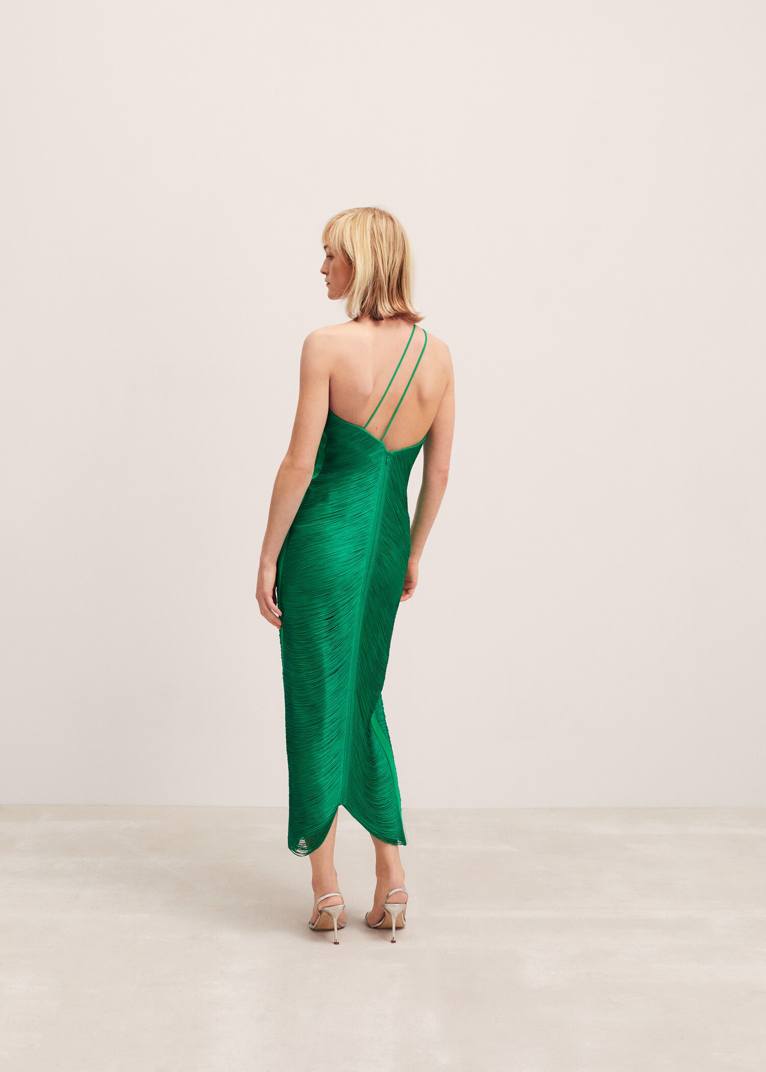 Asymmetrical dress with fringes - Reverse of the article