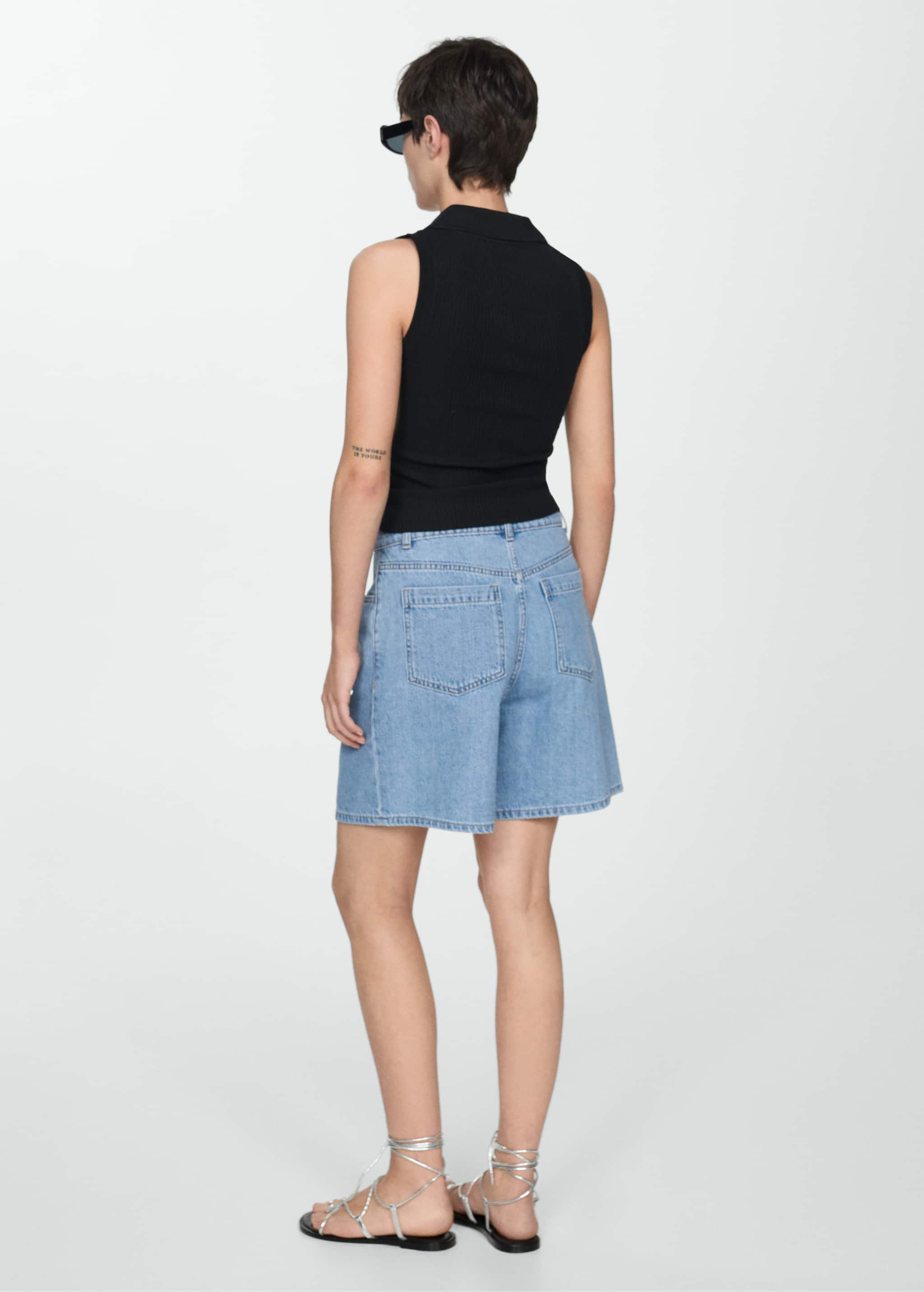 Denim shorts with pleats - Reverse of the article