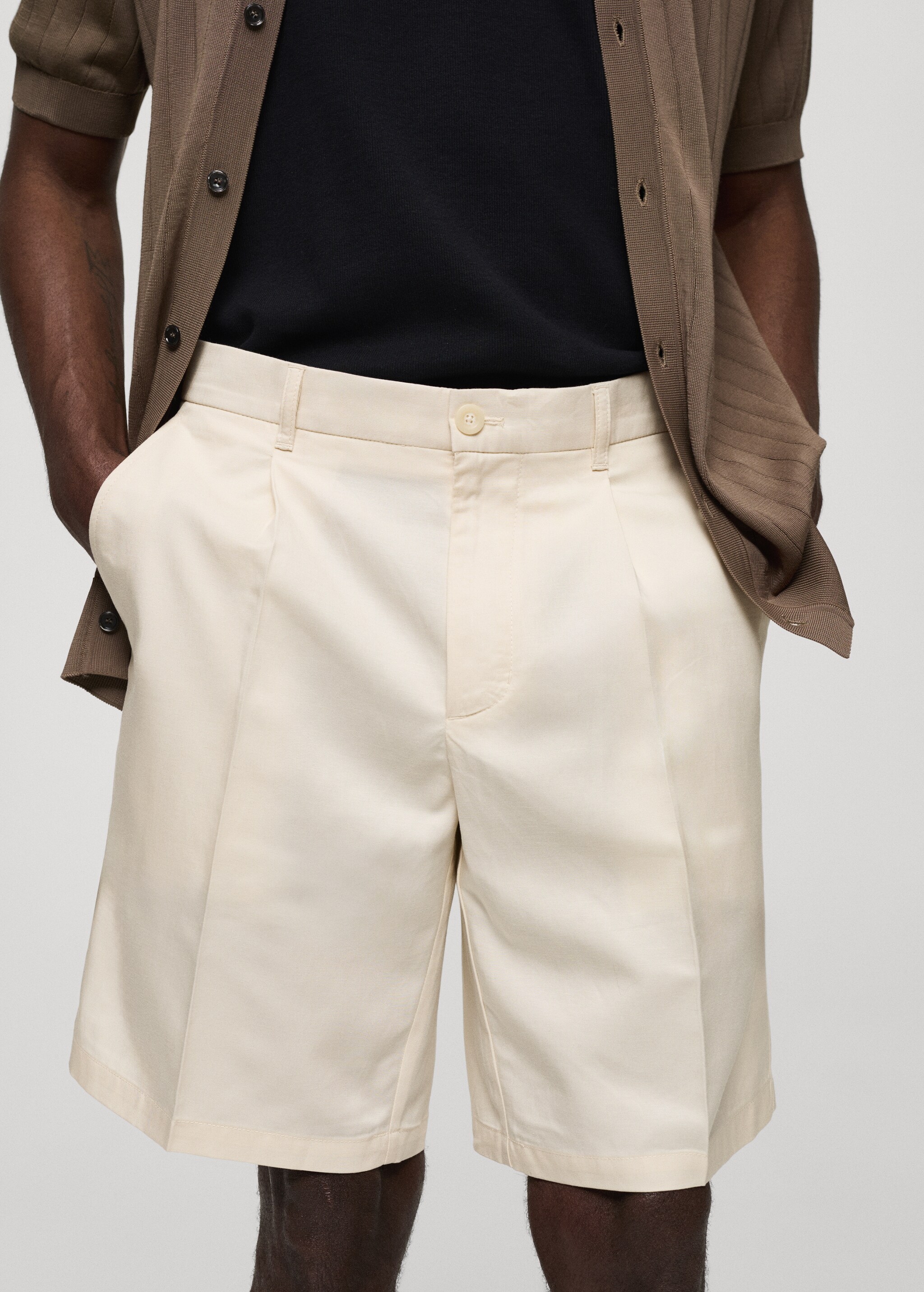 Linen-blend bermuda shorts with pleats - Details of the article 1