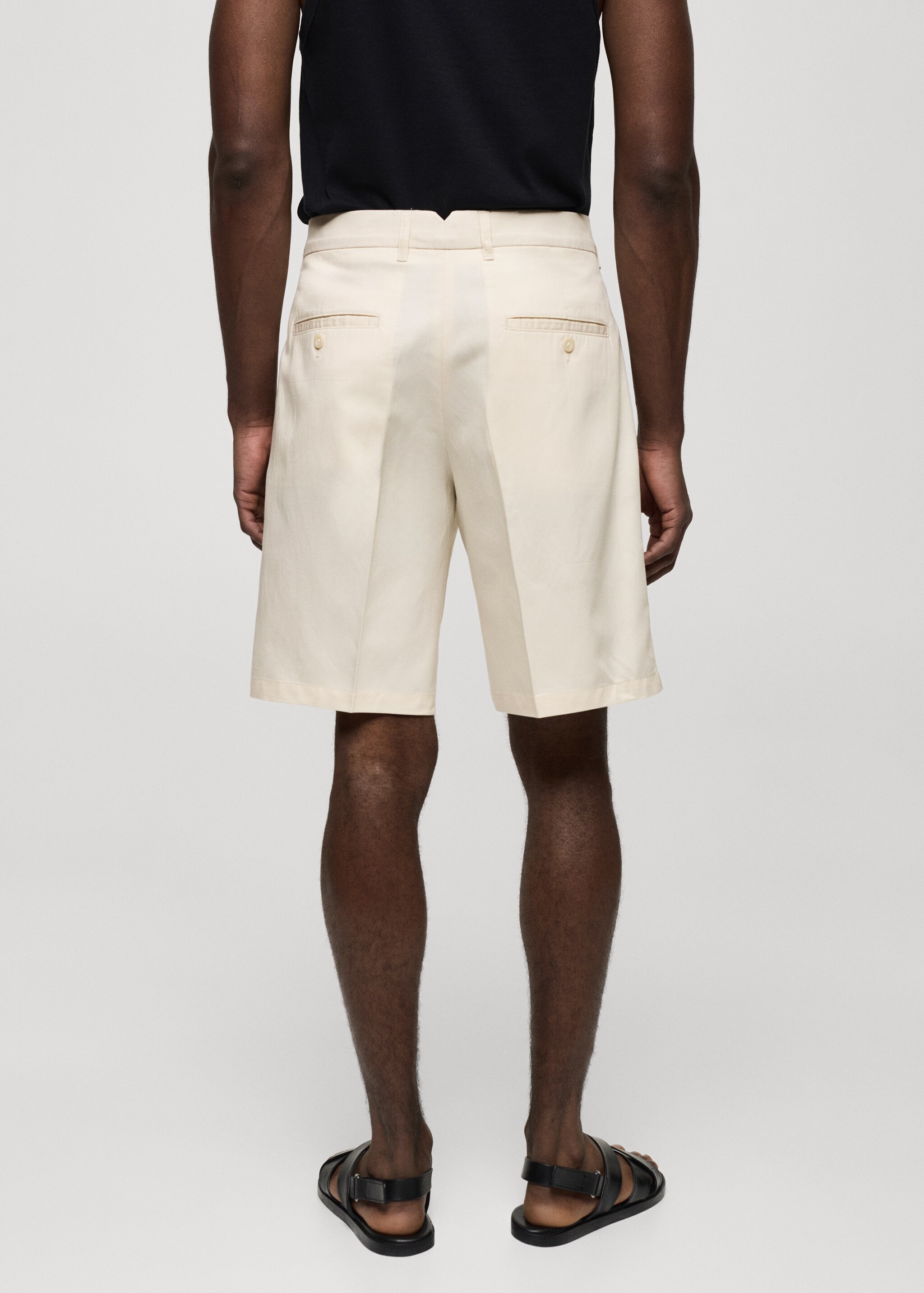 Linen-blend bermuda shorts with pleats - Reverse of the article