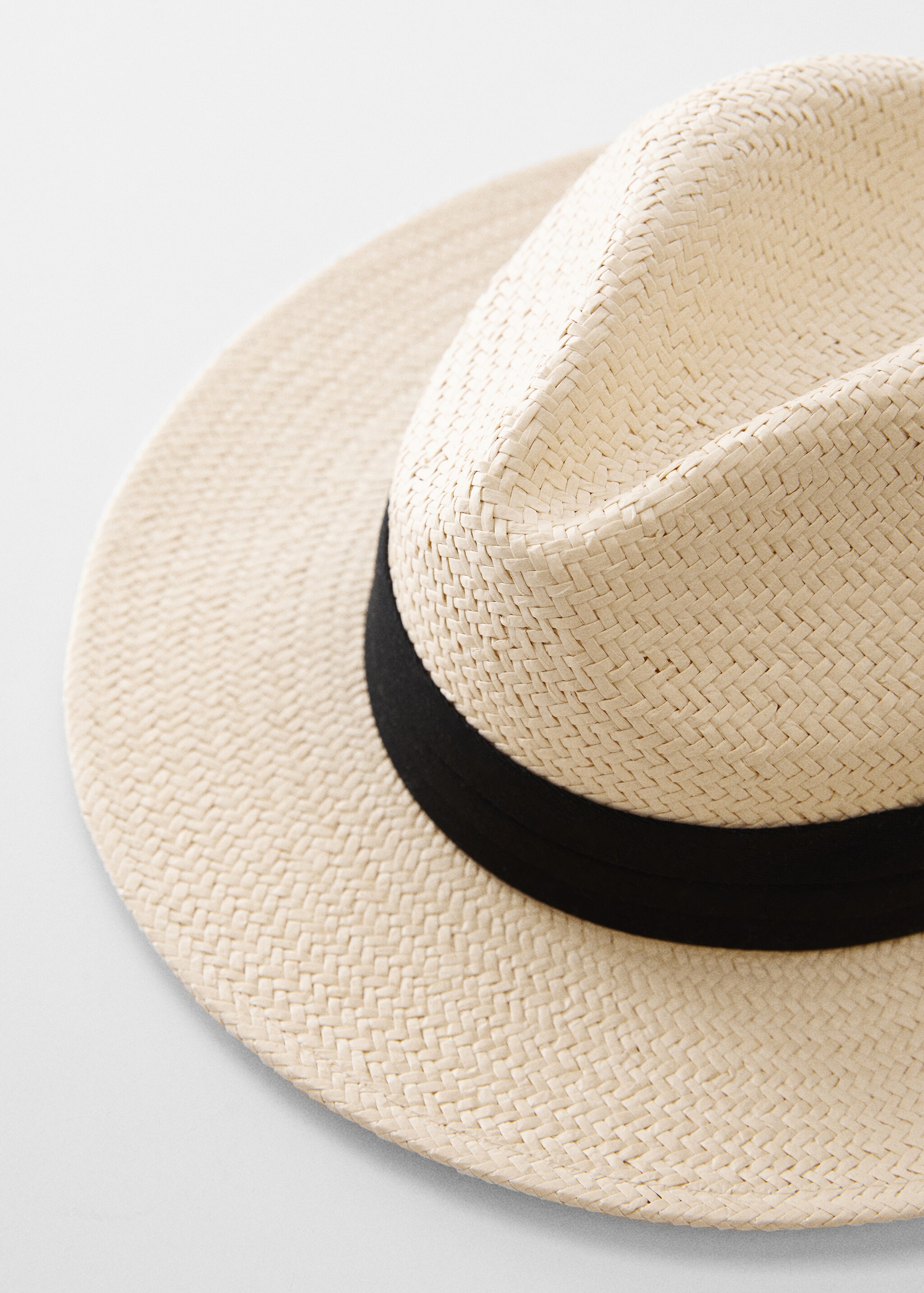 Natural fibre ribbon hat  - Средний план
