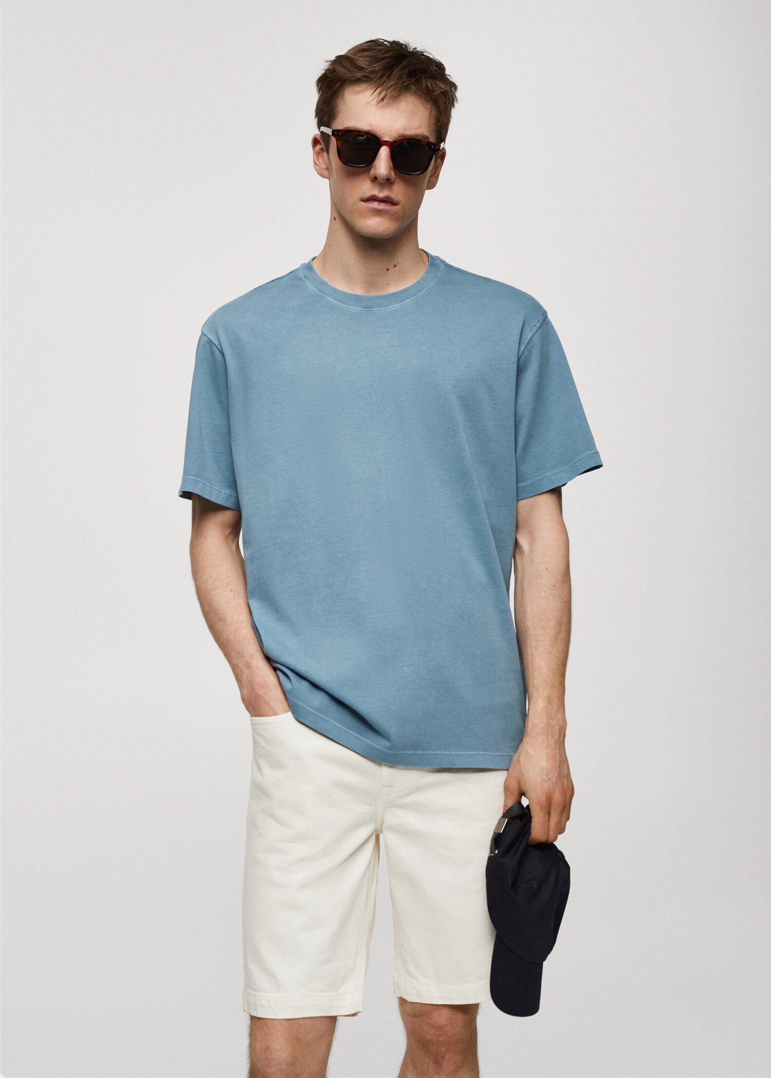 100% cotton relaxed-fit t-shirt - Середній план