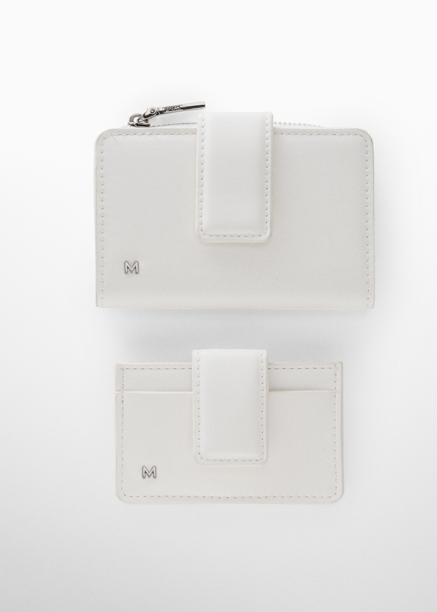 Card holder with flap and logo - Details of the article 2