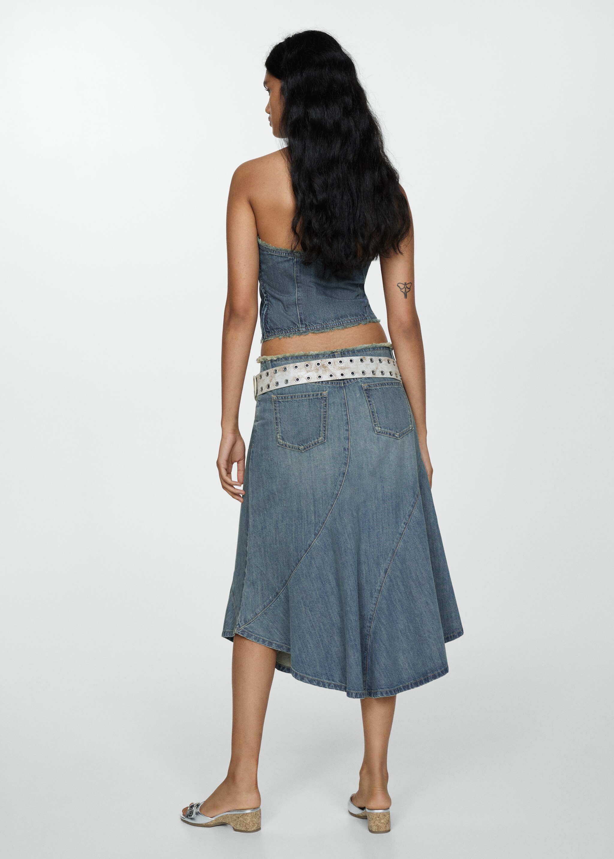 Asymmetrical frayed denim skirt - Reverse of the article