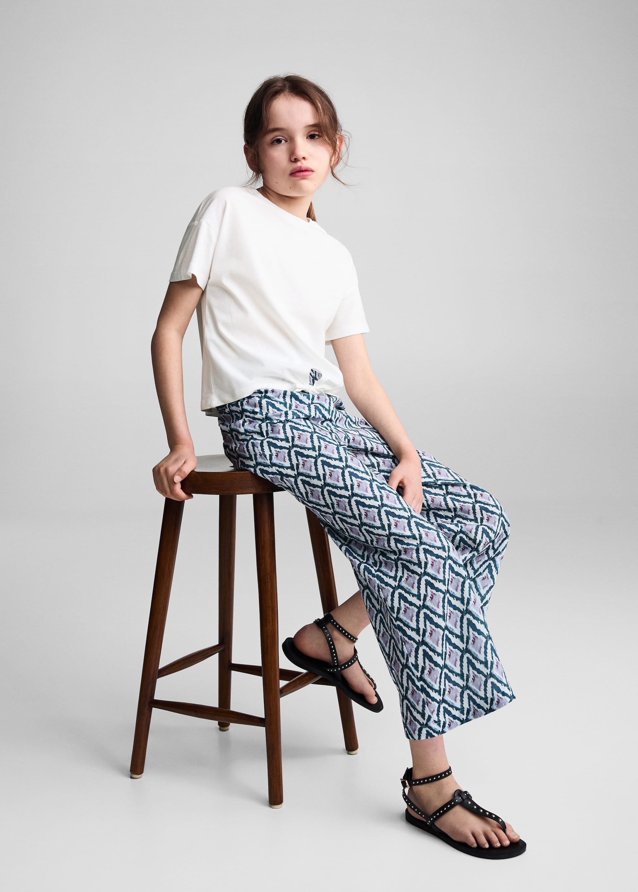 Printed straight trousers - Details of the article 1