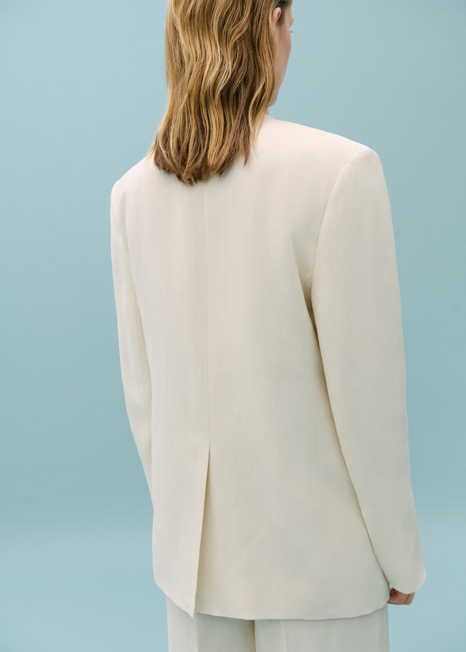 Suit jacket without lapels