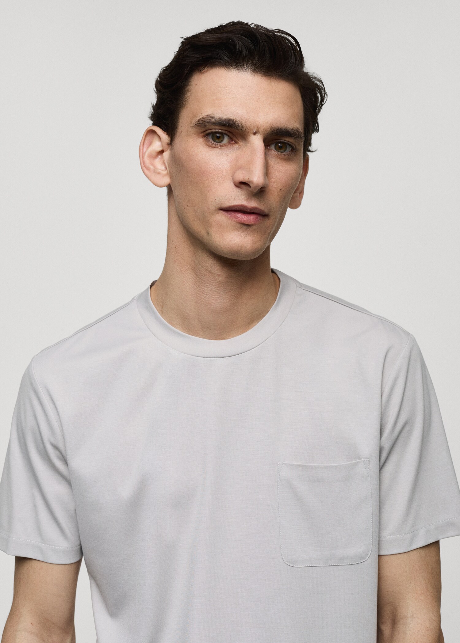 Slim fit t-shirt with pocket - Details of the article 1