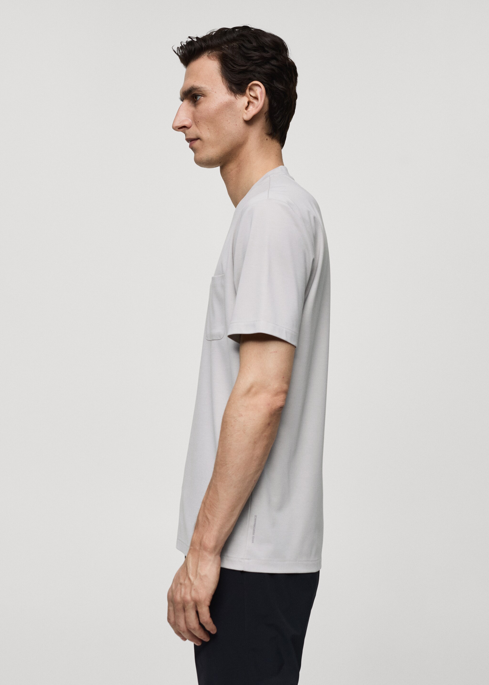 Slim fit t-shirt with pocket - Details of the article 2