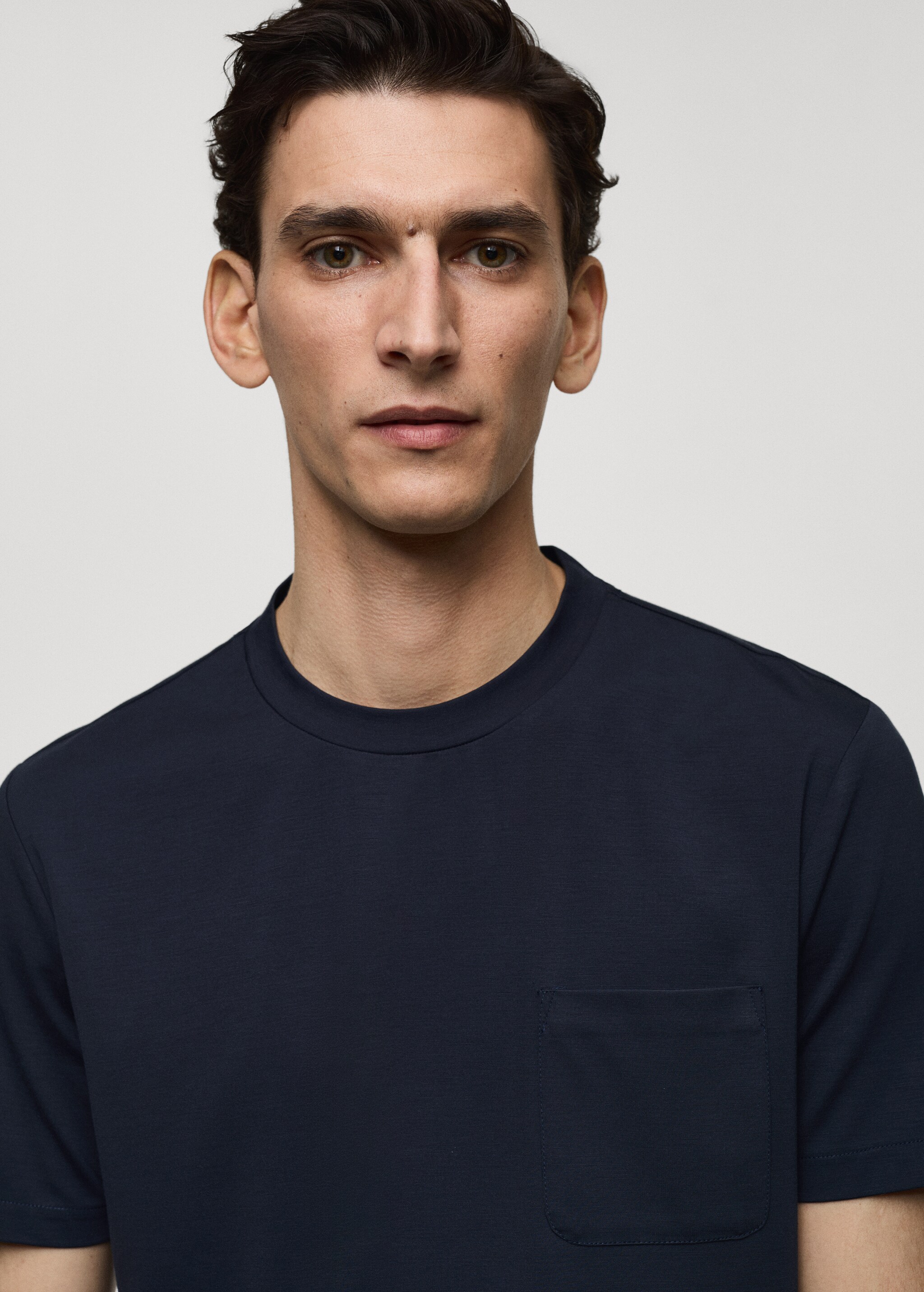 Slim fit t-shirt with pocket - Details of the article 1