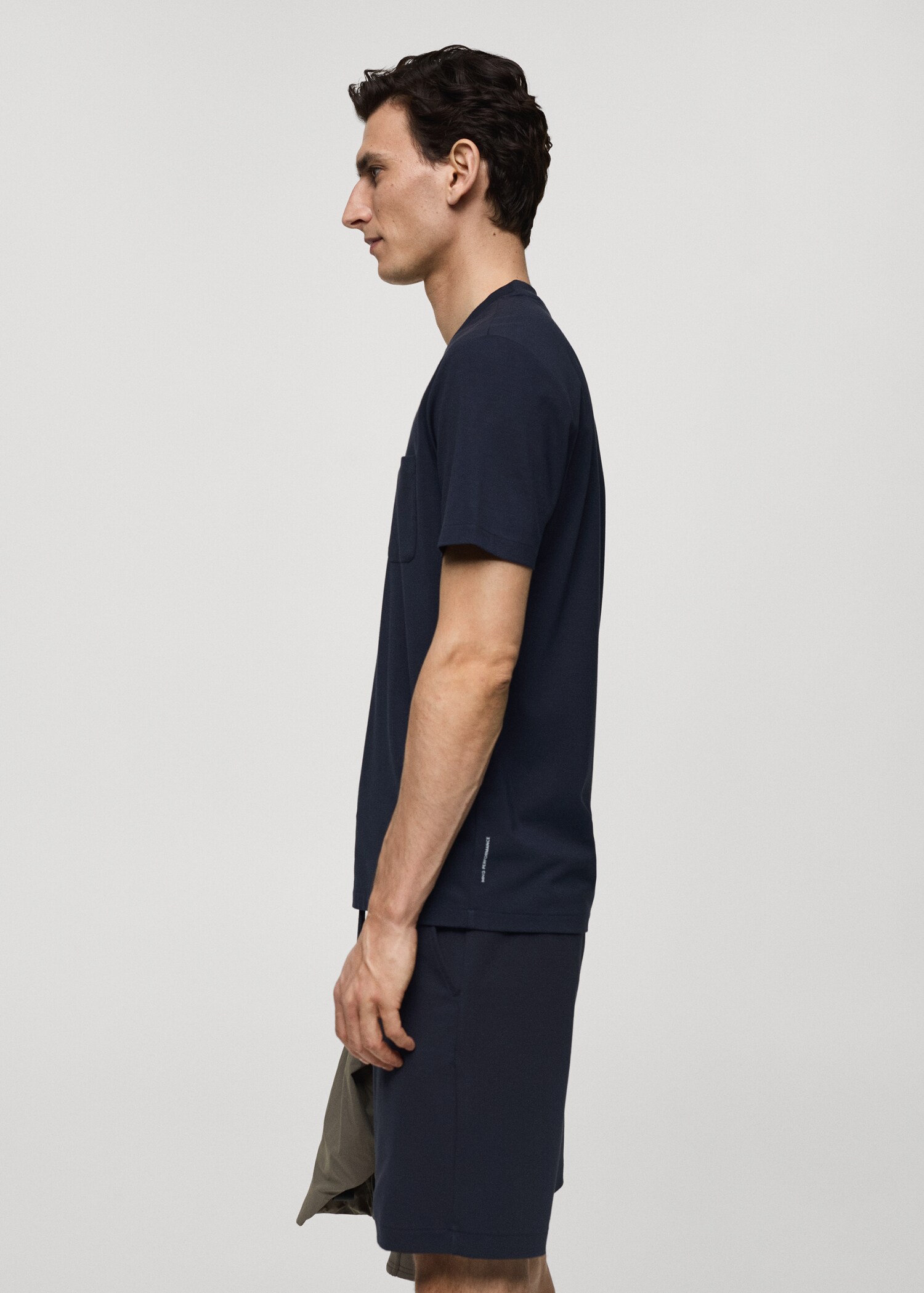 Slim fit t-shirt with pocket - Details of the article 2