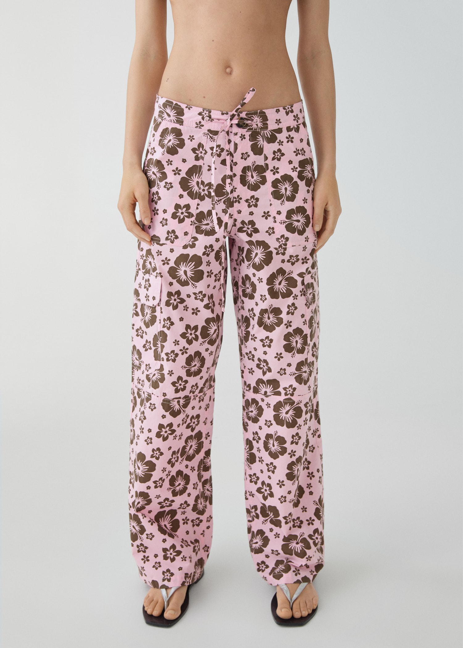 Pantalon en imprimé à fleurs - Plan moyen